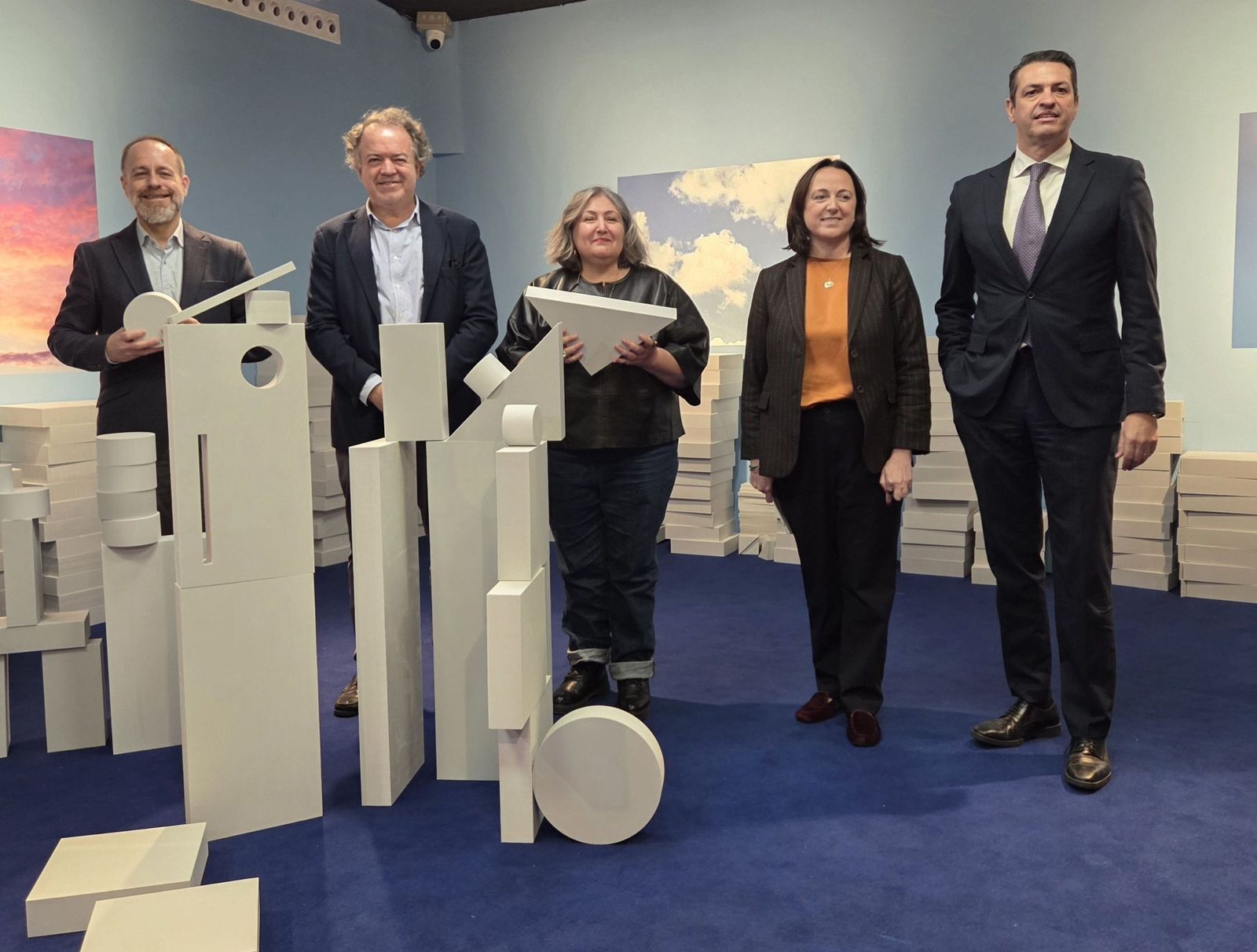 Presentación de 'La casa mágica' y 'Juego de volúmenes', que se exhiben en el Espacio Joven