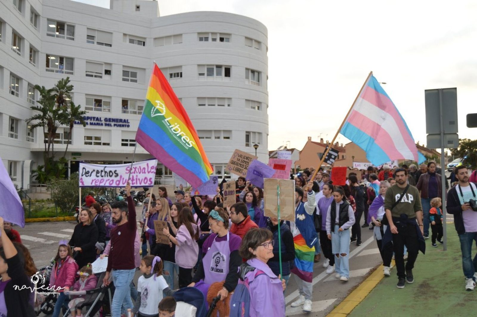 Imágenes de la manifestación del 8-M por las calles de El Puerto