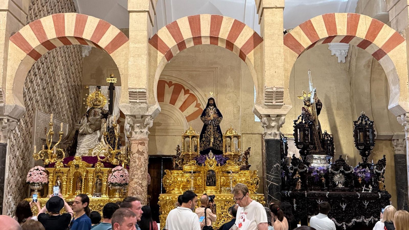 El Nazareno, las Angustias y el Rescatado, en la Catedral.