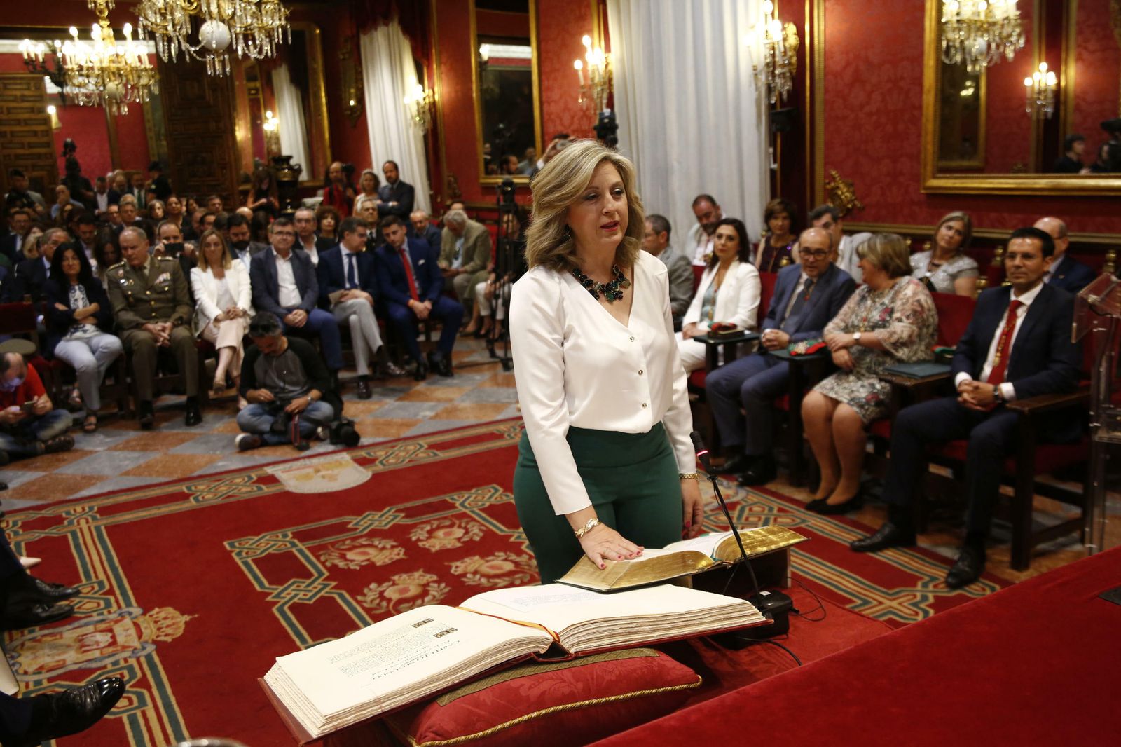 Las imágenes de la jornada de constitución del Ayuntamiento de Granada