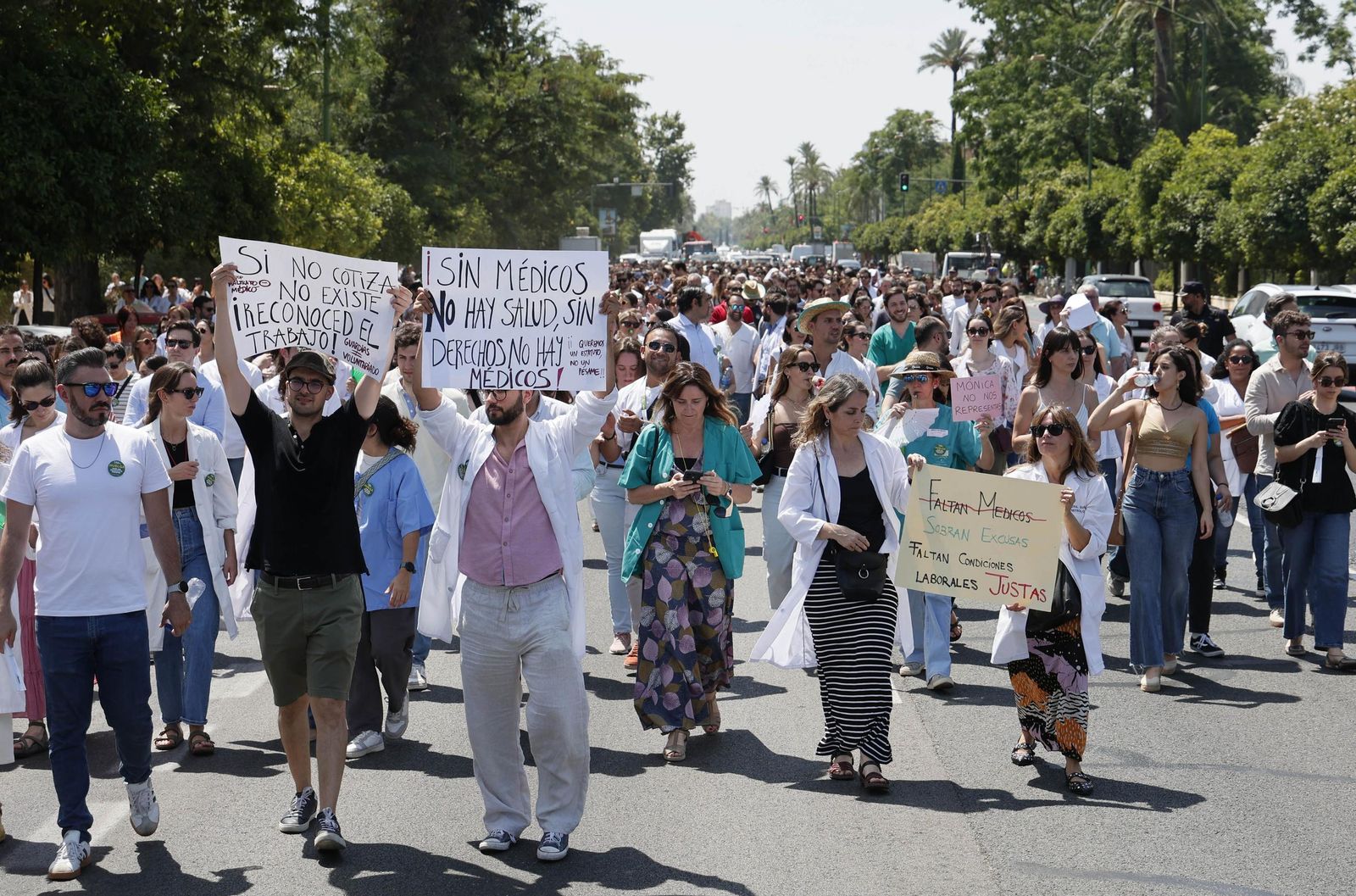 Las imágenes de la manifestación de los médicos sevillanos contra el nuevo estatuto