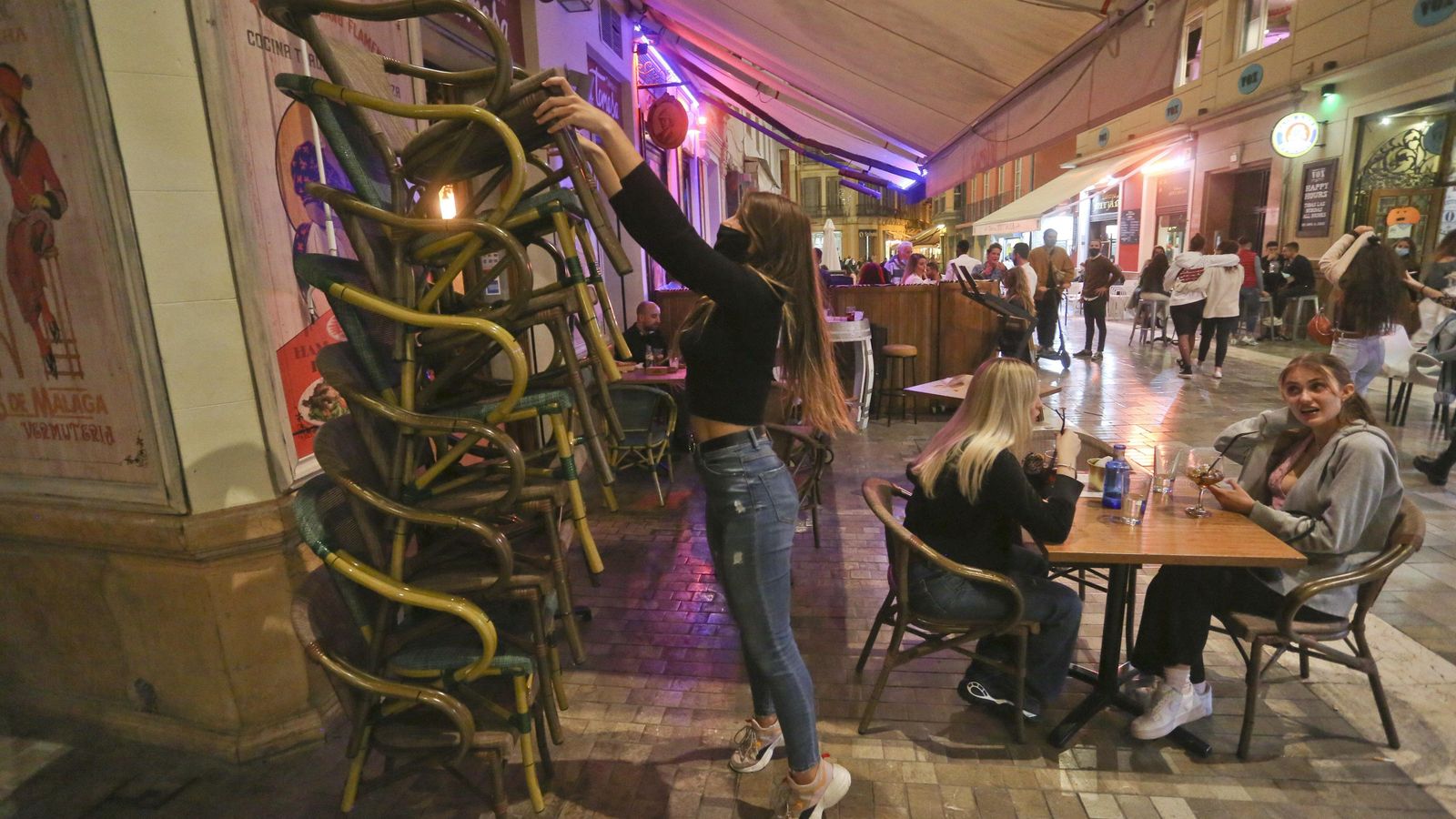 Los bares de copas, los últimos en despedirse.