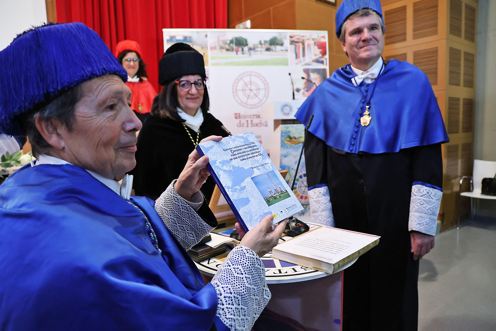 Imágenes de la ceremonia del nombramiento de Ryszard Lobinski como Doctor Honoris Causa de la Universidad de Huelva.
