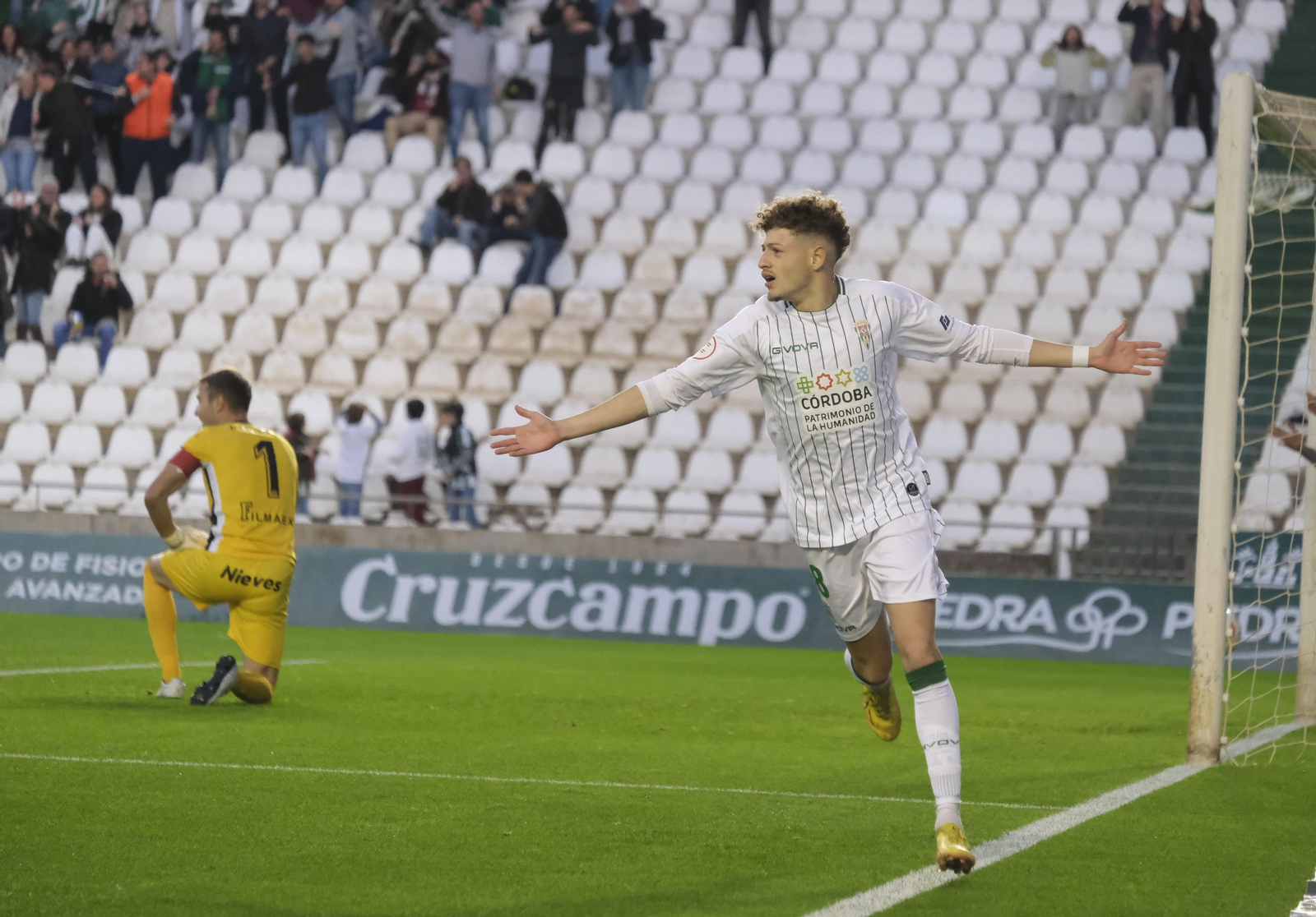 Un revés doloroso: las imágenes de la derrota del Córdoba CF ante el Mérida