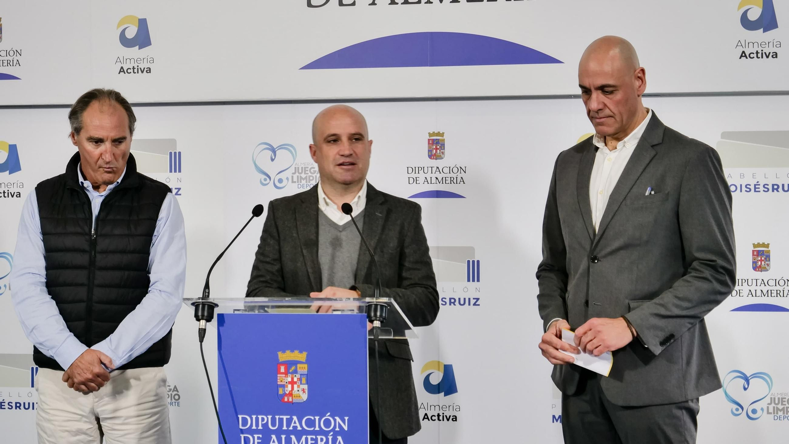El diputado de Deportes, José Antonio García, durante su intervención en la presentación del campeonato.