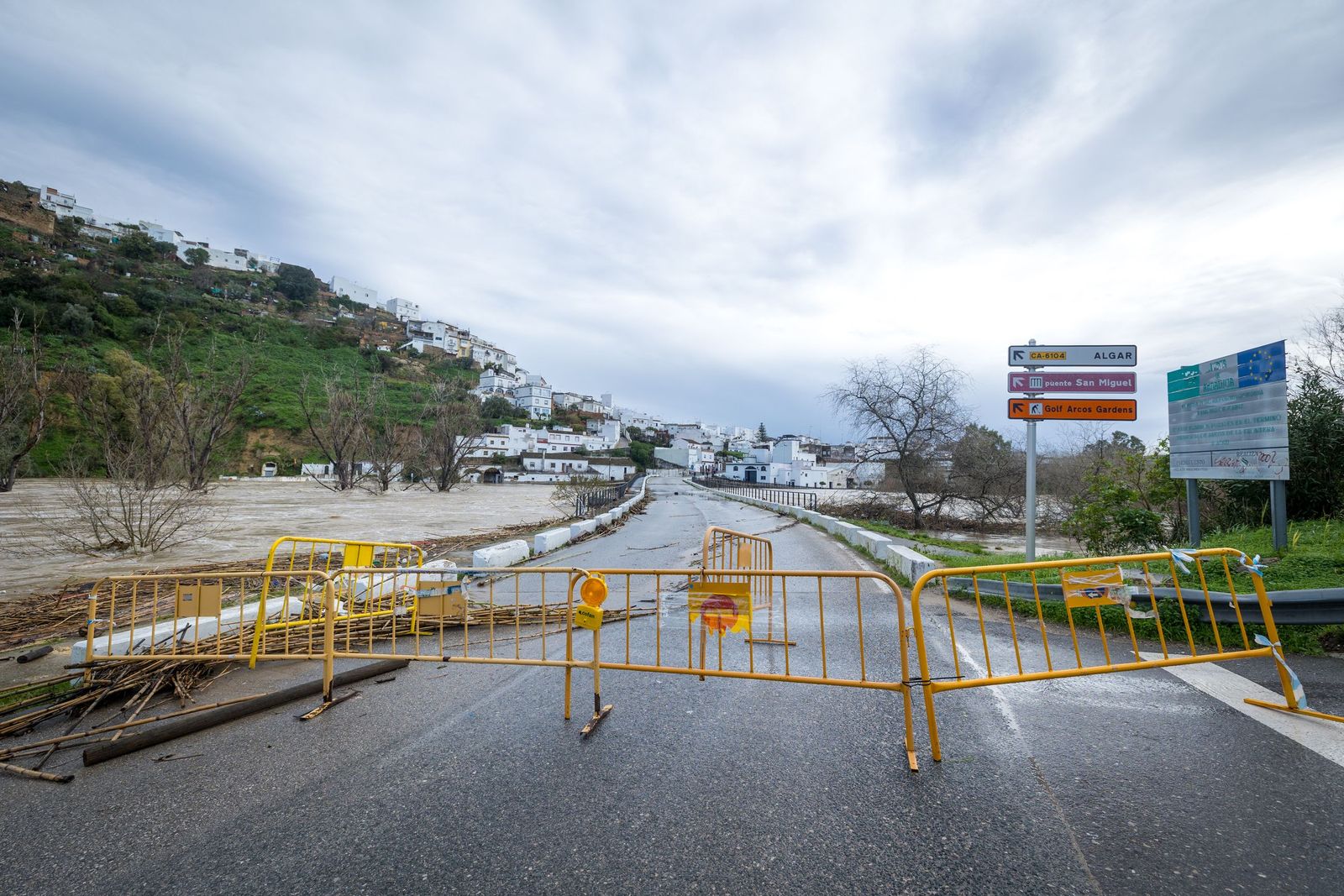 Las imágenes de las inundaciones en Arcos: la espectacular crecida del río Guadalete por la apertura de las presas