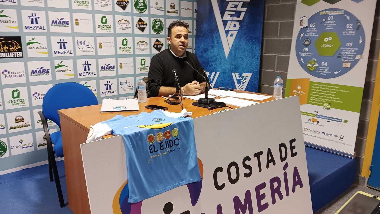 Mateo Martín durante su comparecencia ante los medios de comunicación.