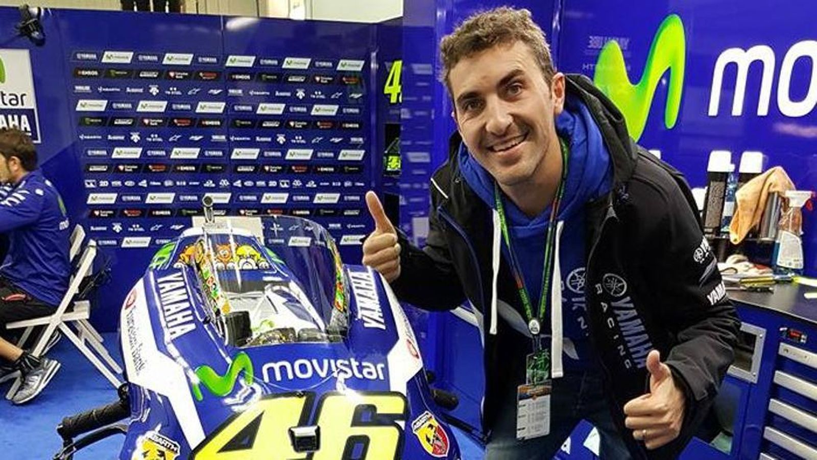 Saurí, en el box de Valentino Rossi