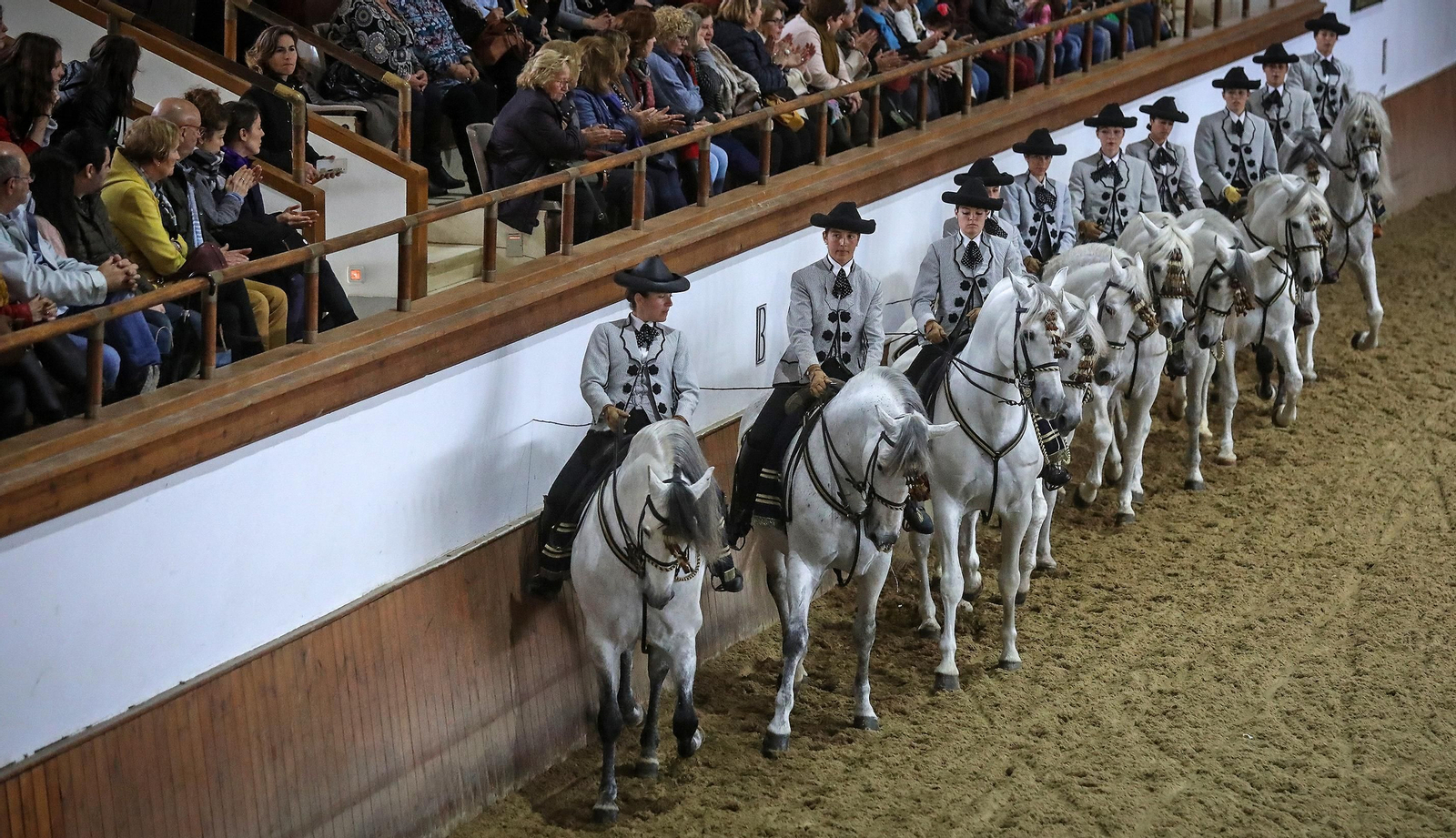 Belén Bautista jinete de la Real Escuela es galardonada con el Caballo de Oro 2022 en Jerez
