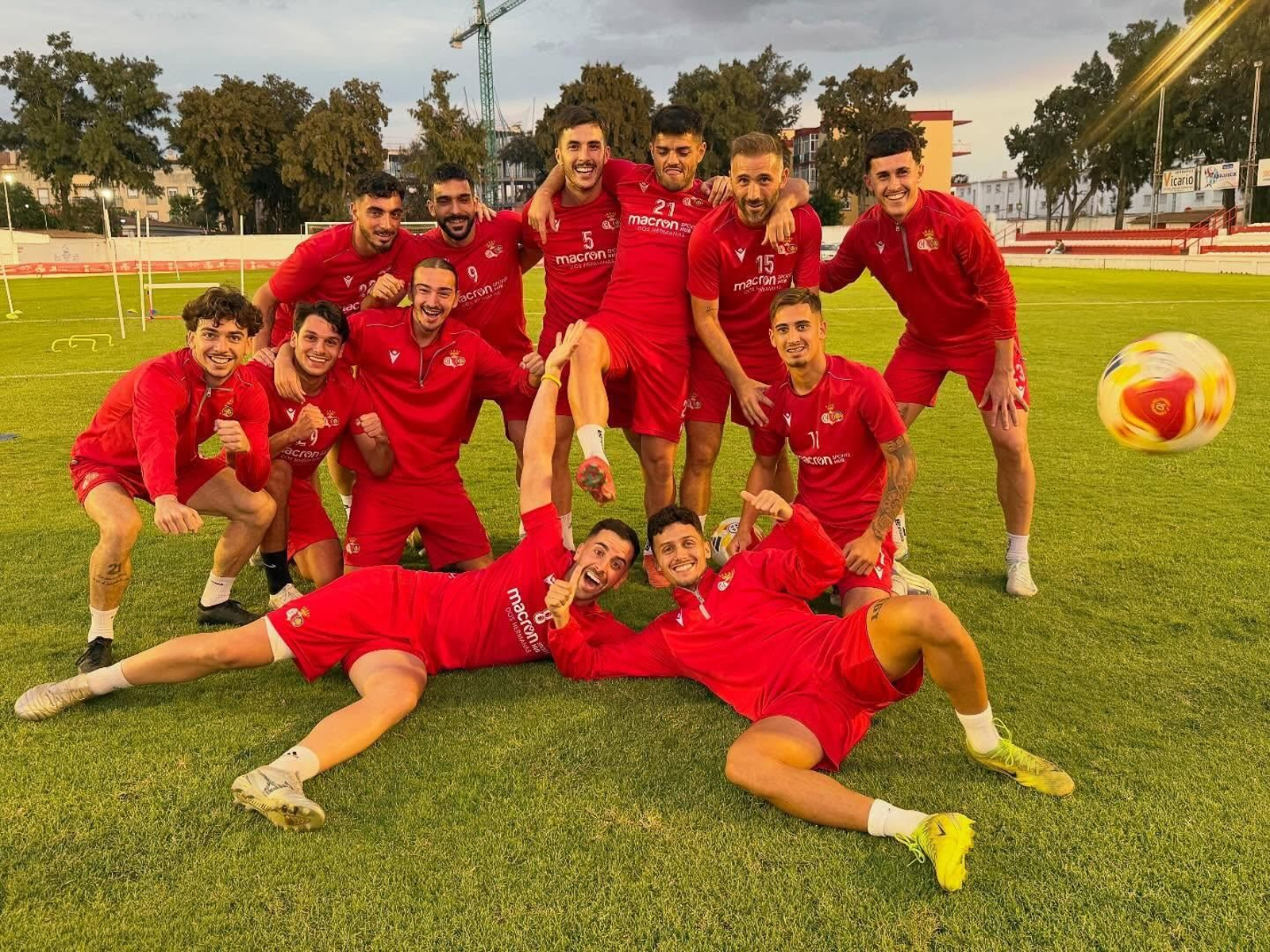 Posado de los chiclaneros en un entrenamiento que pone de relieve el buen ambiente existente.