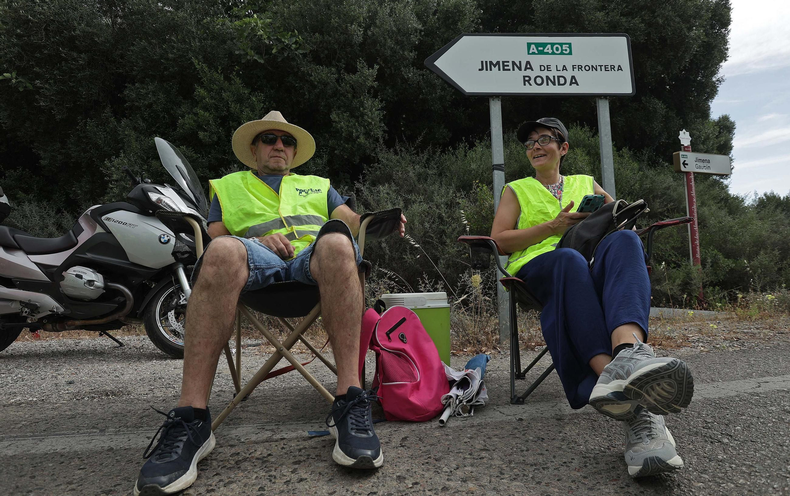 Fotos de la concentración por el mal estado de la carretera A-405 en Jimena