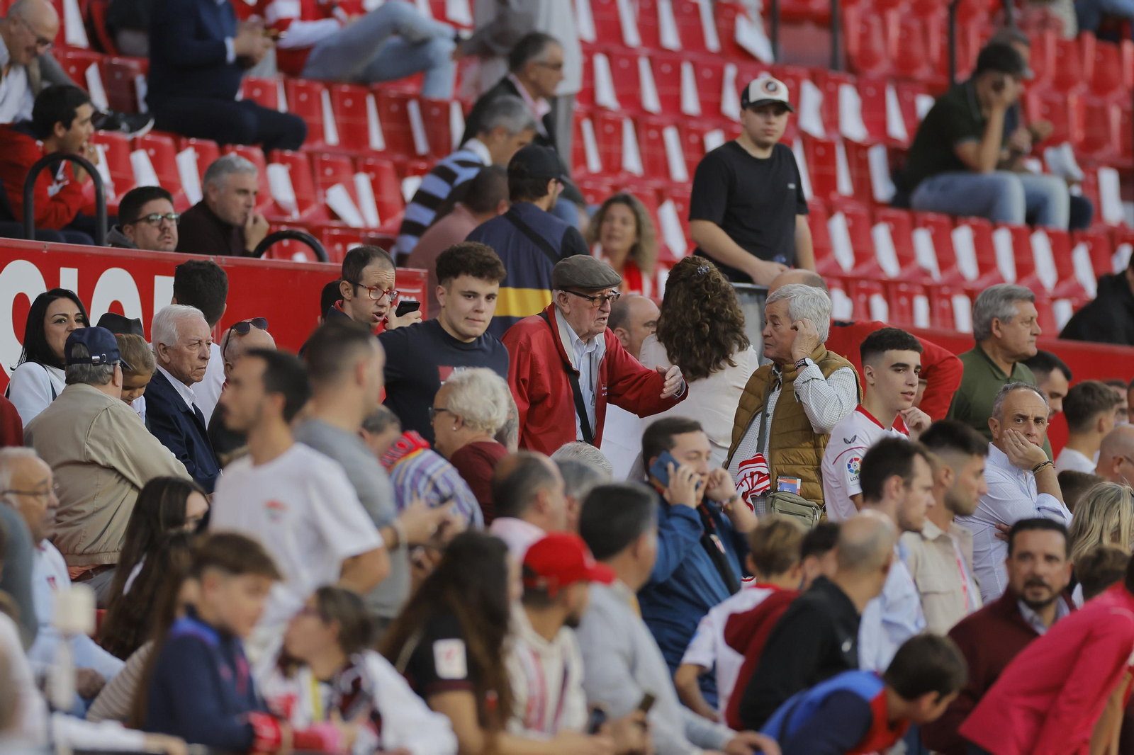 Búscate en las fotos del Sevilla-Betis