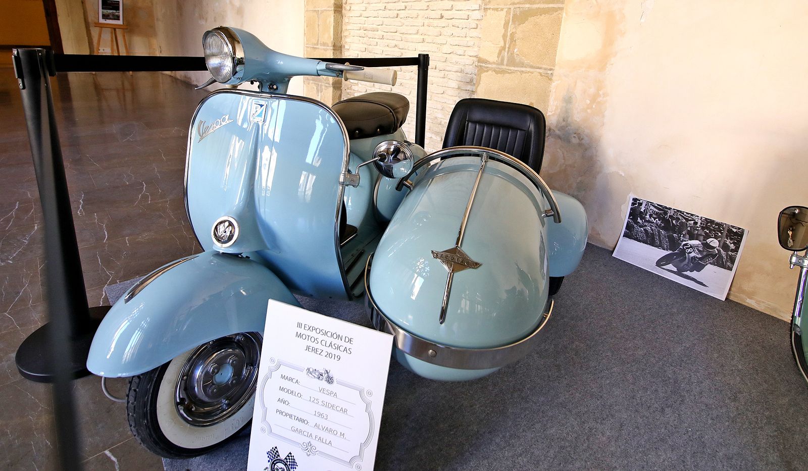 Imágenes de la ' Exposición de Motos Clásicas' en los Claustros