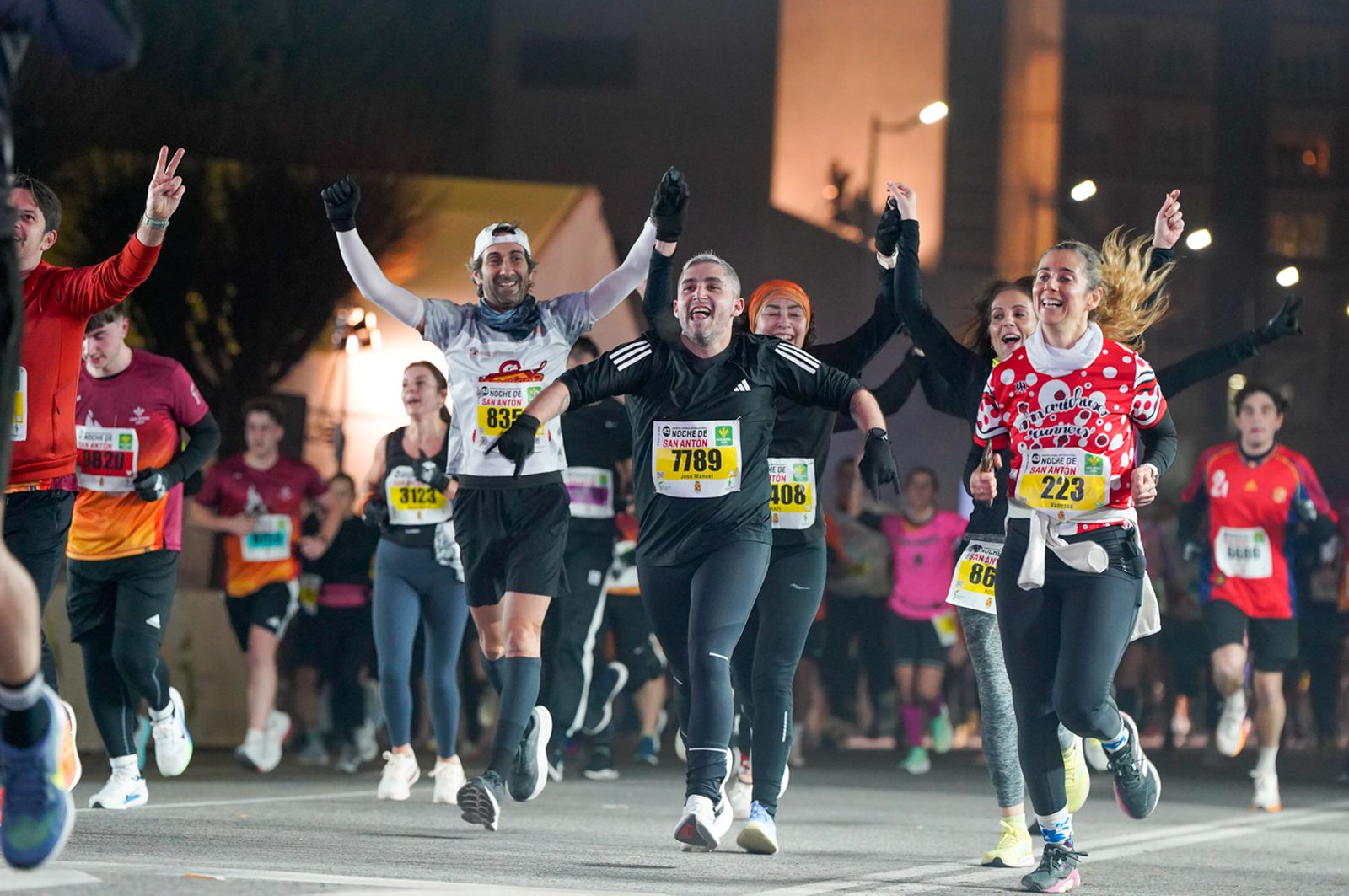 En imágenes: búscate en tu llegada a meta de la Carrera de San Antón 2026 (13)