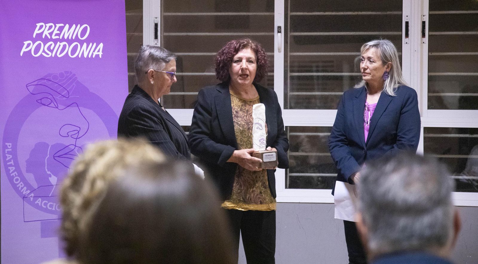 La Plataforma de Acción Feminista en Almería rinde homenaje a las mujeres de la Desbandá con su II Premio ‘Posidonia’ a Loli Sierra, vicepresidenta de la Asociación Memorialista de la Desbandá, en imágenes