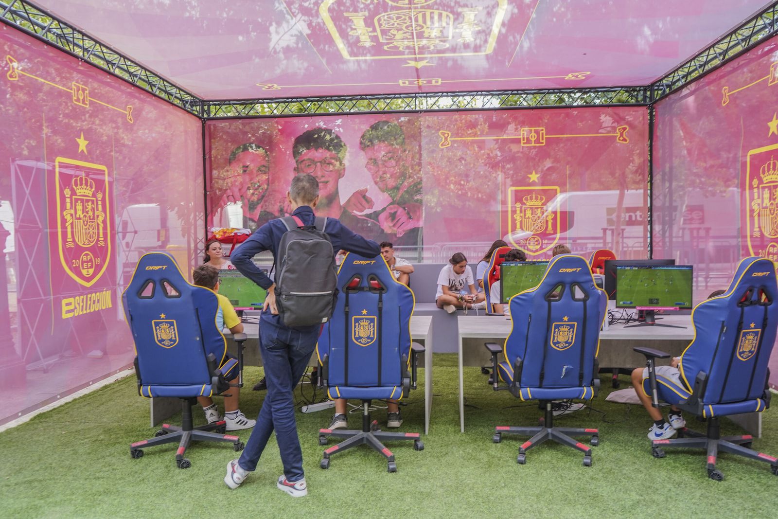 Granada disfruta con la Fan Zone de la Selección española