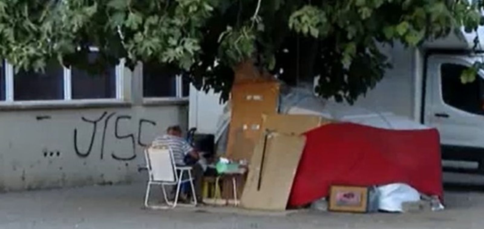 El multiviolador en su chabola