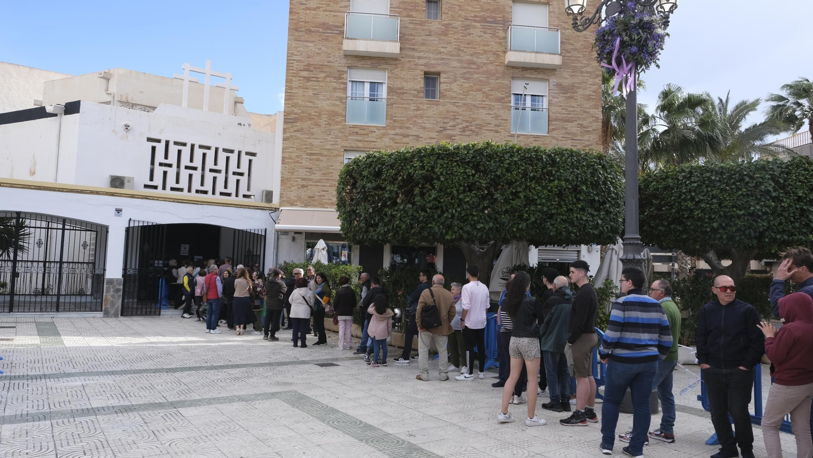 La Legión custodia el Cristo de la Buena Muerte en la Semana Santa de El Parador 2025