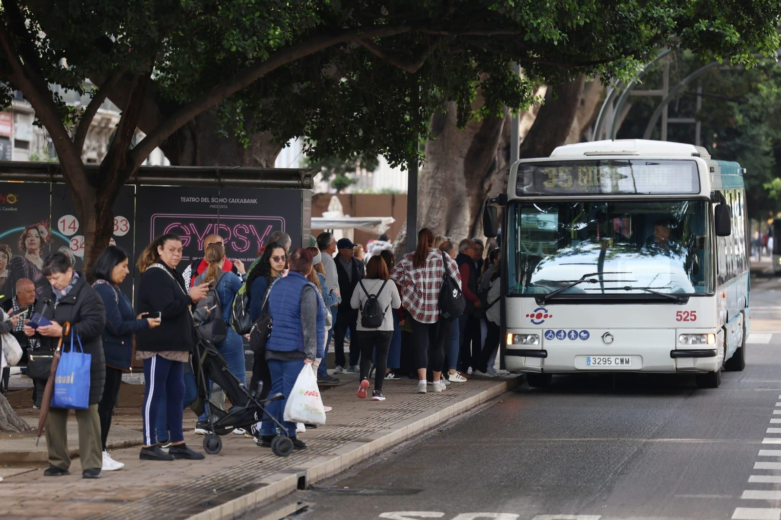 La huelga de autobuses en Málaga en imagenes