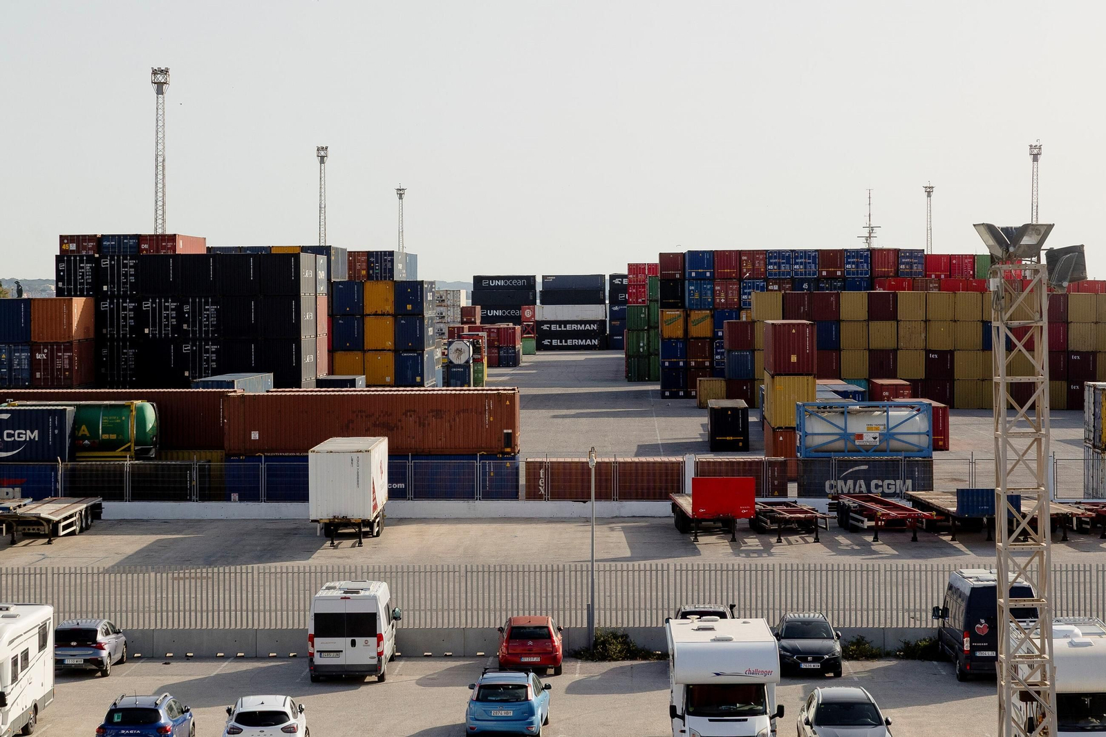 Contenedores almacenados en la zona del Puerto de Cádiz.