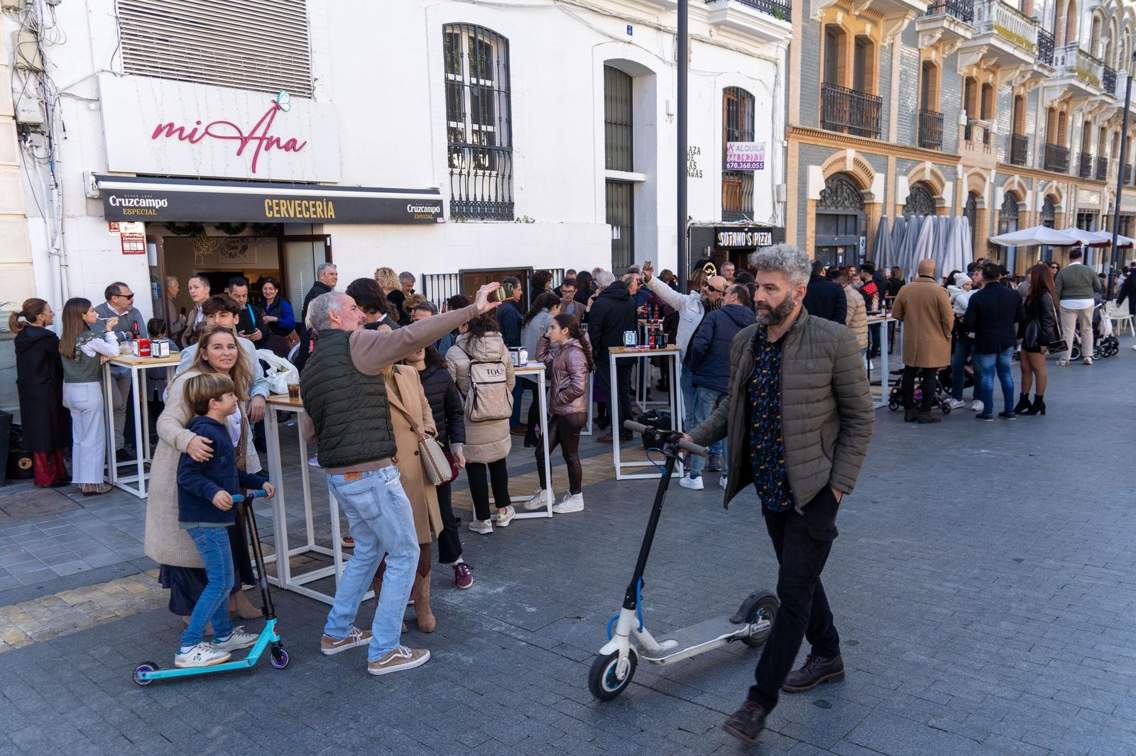 Imágenes de la fiesta del 31 de diciembre en las calles de Huelva