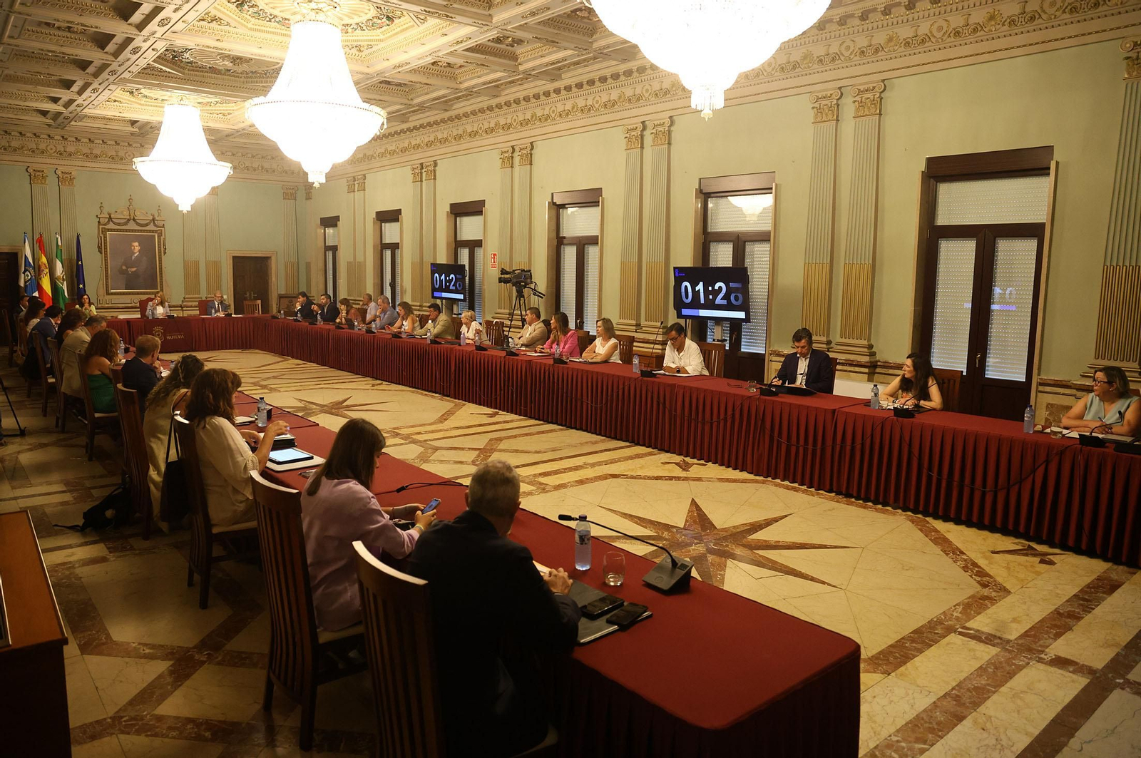 Imágenes del pleno extraordinario celebrado en el Ayuntamiento de Huelva
