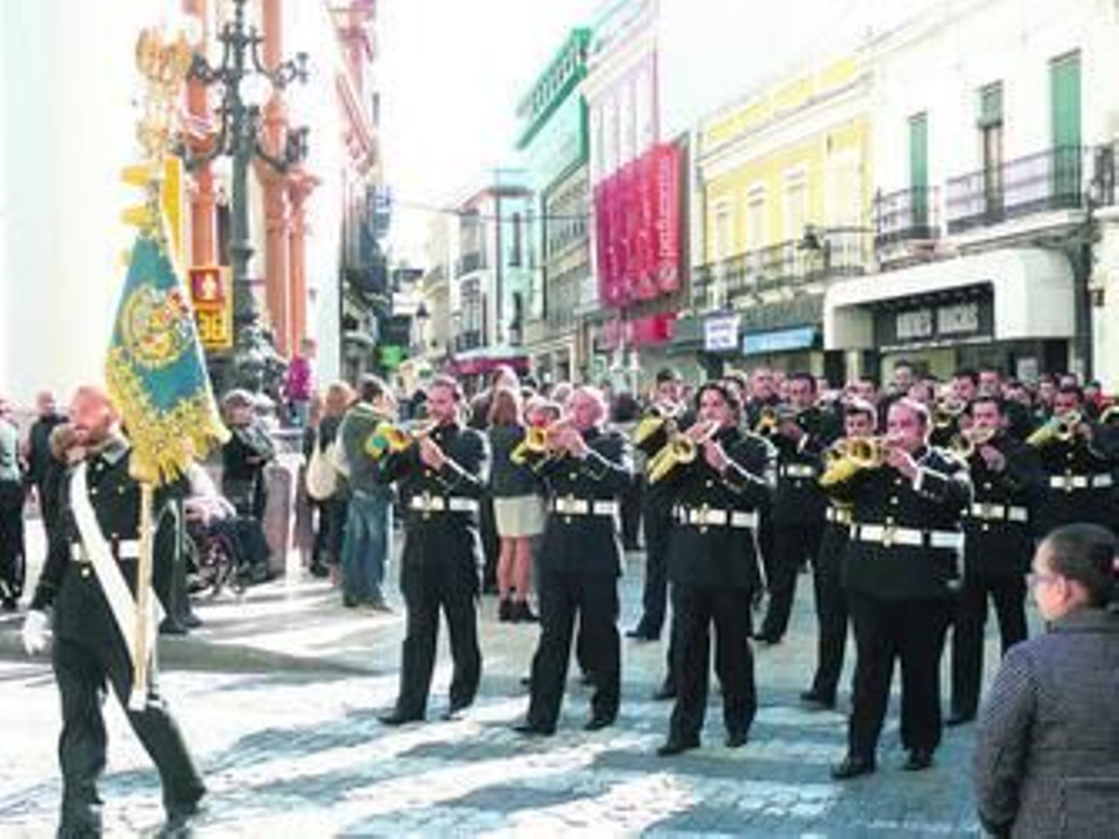 La Banda de Cornetas de La Merced, en su primera actuación en la calle, en la procesión eucarística de la Oración en el Huerto, en la pasada fiesta de Cristo Rey del Universo. La Banda de Cornetas de La Merced, en su primera actuación en la calle, en la procesión eucarística de la Oración en el Huerto, en la pasada fiesta de Cristo Rey del Universo.