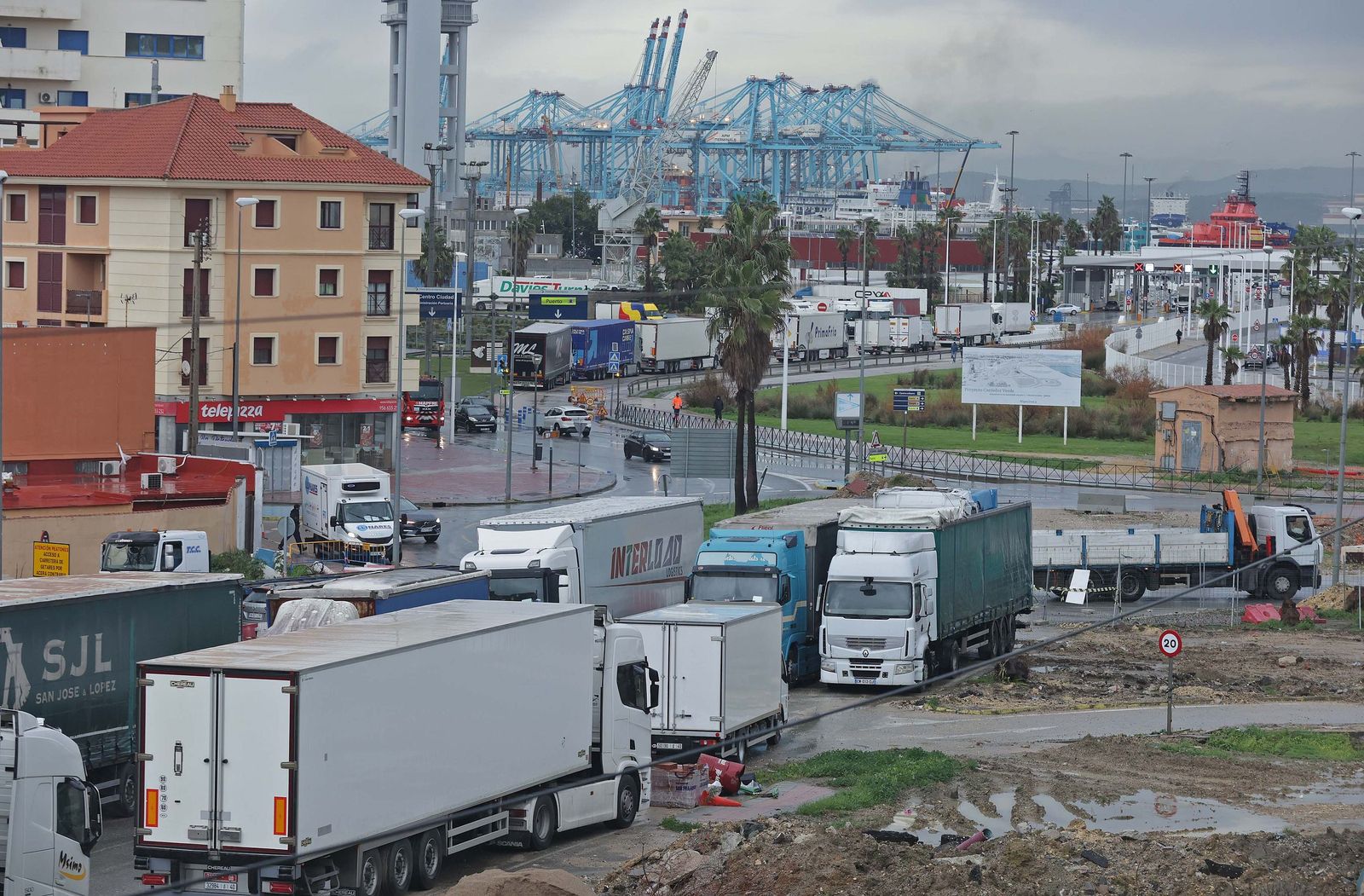 Camiones retenidos en Algeciras.