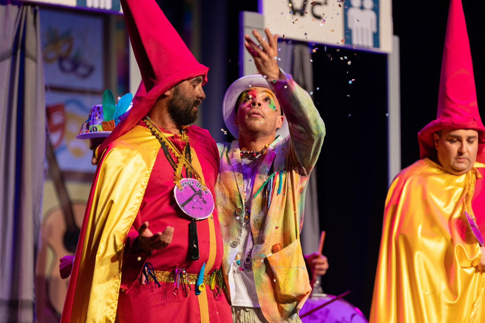 Imágenes de la actuación de la murga de Ayamonte "Pa cruz, esta que llevo encima" en el Carnaval Colombino