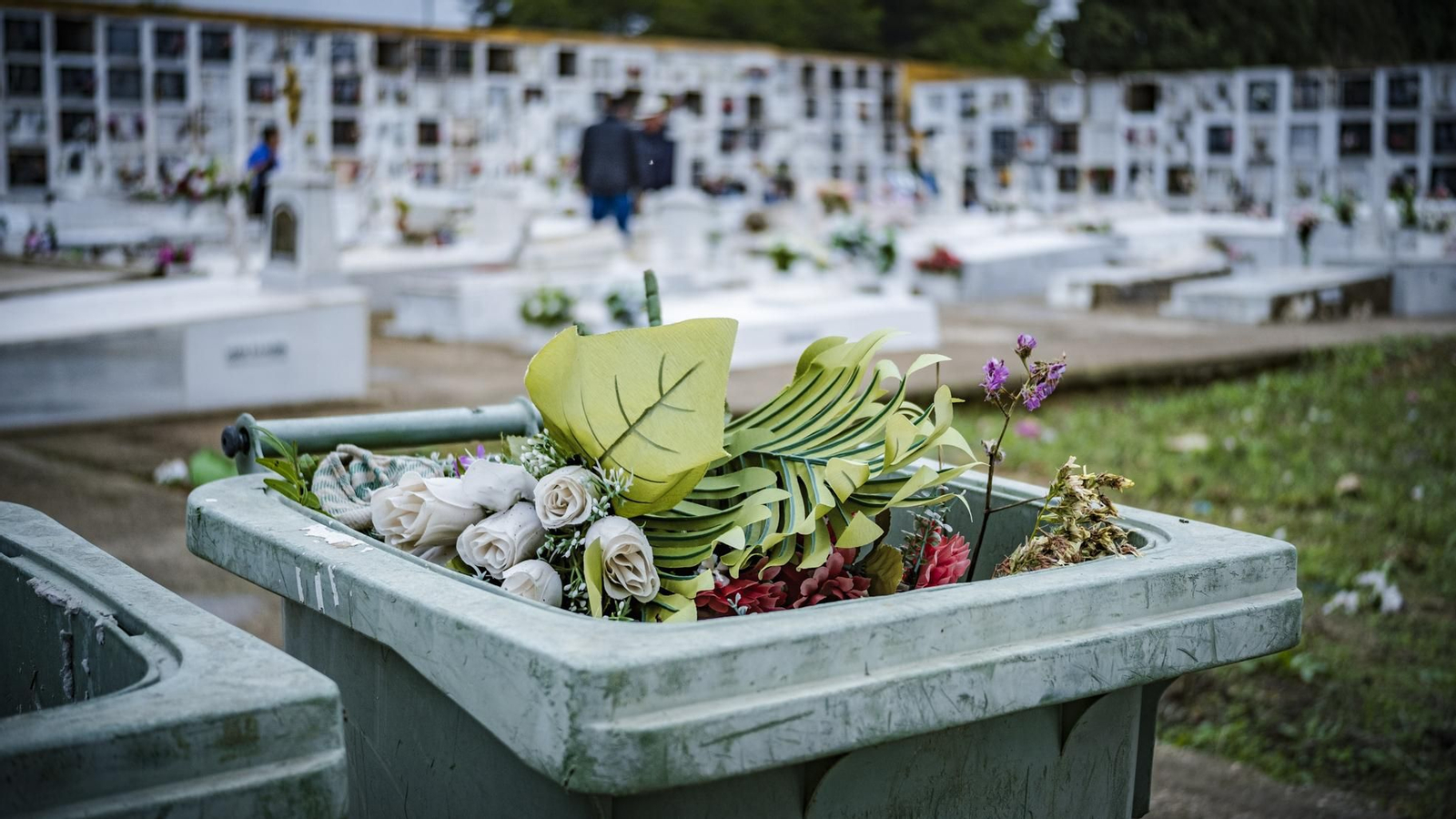 Las imágenes del día de los difuntos en Cádiz: Cementerio de El Puerto de Santa María