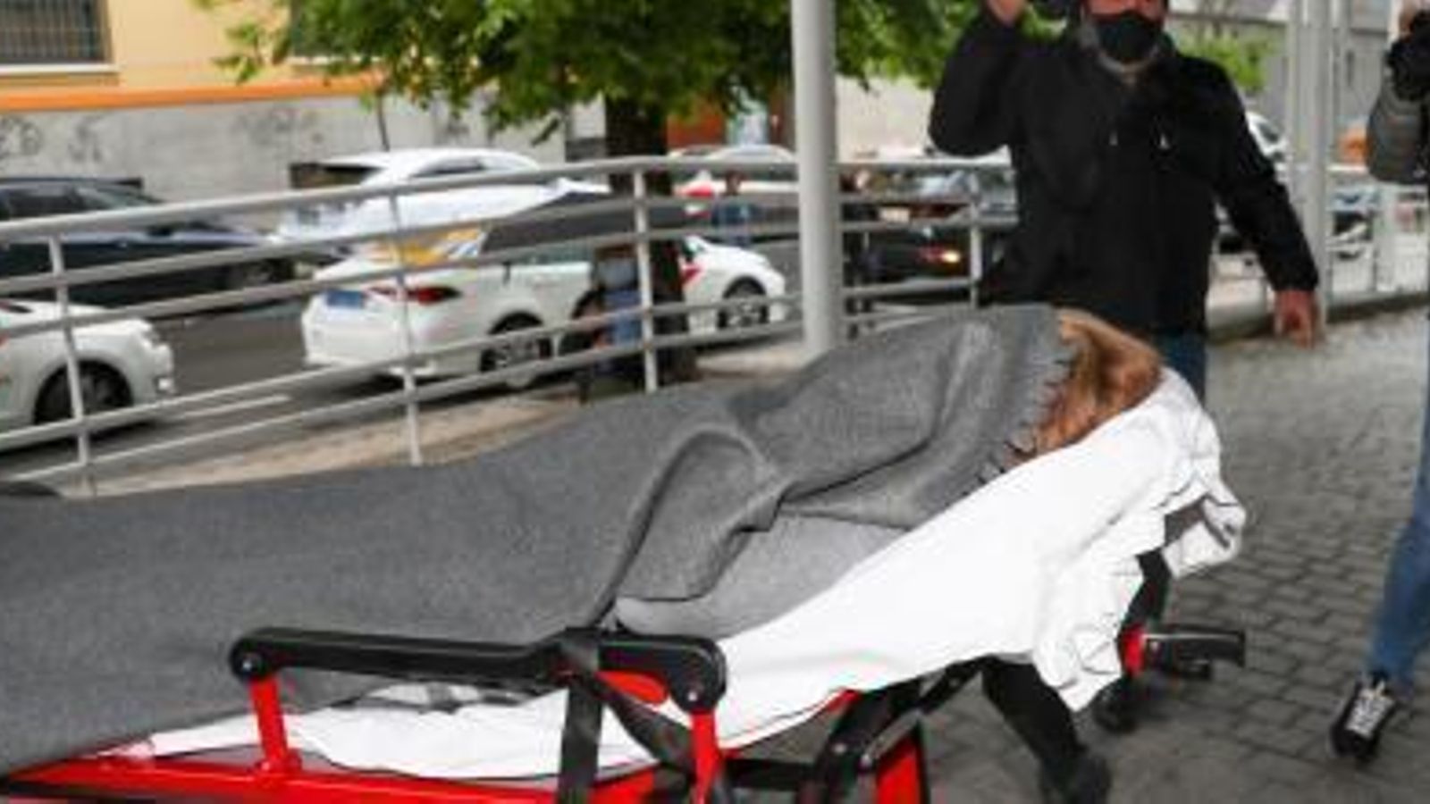 Belén Esteban entrando al hospital
