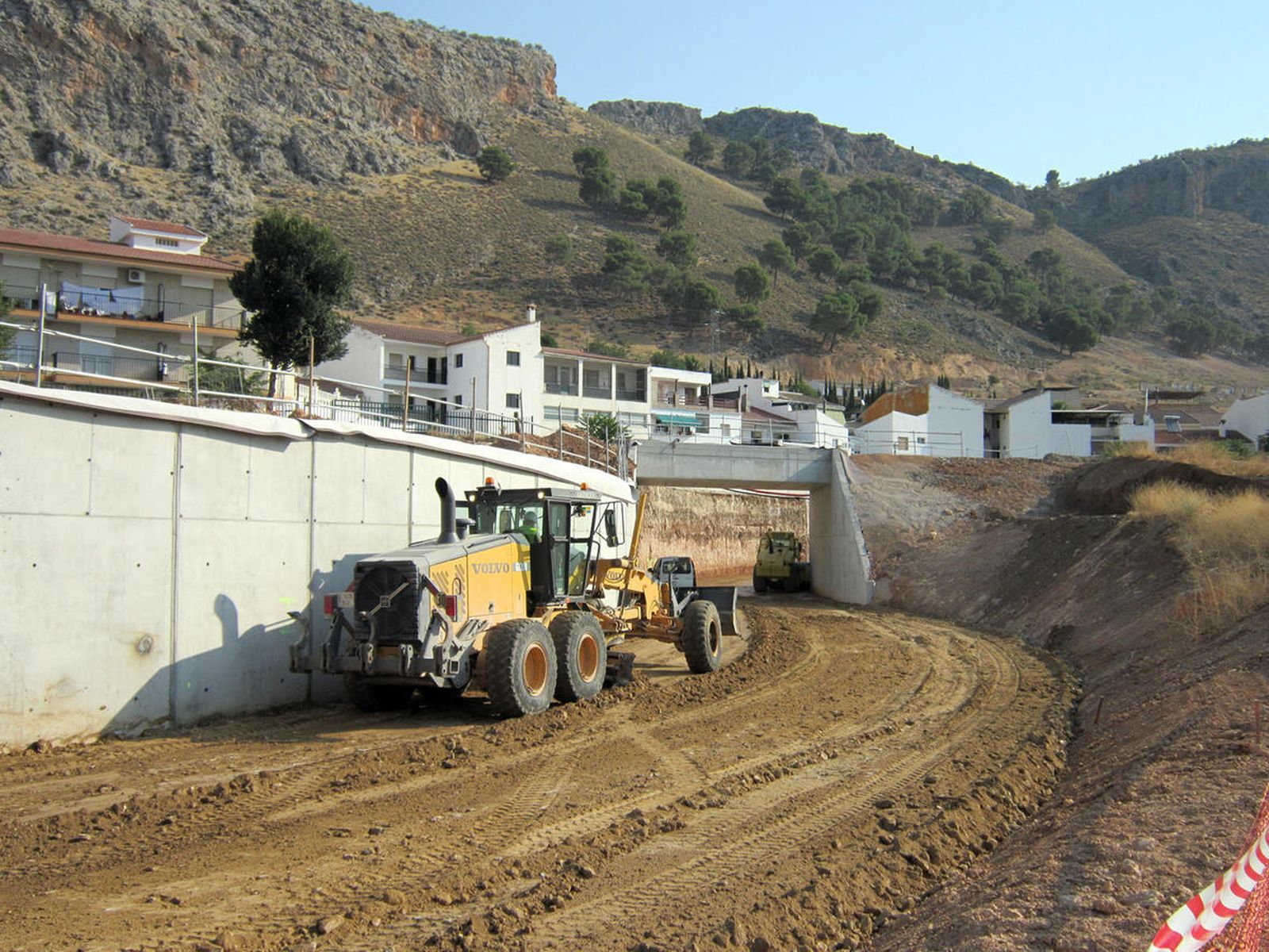 Obras del AVE a su paso por la localidad de Loja.