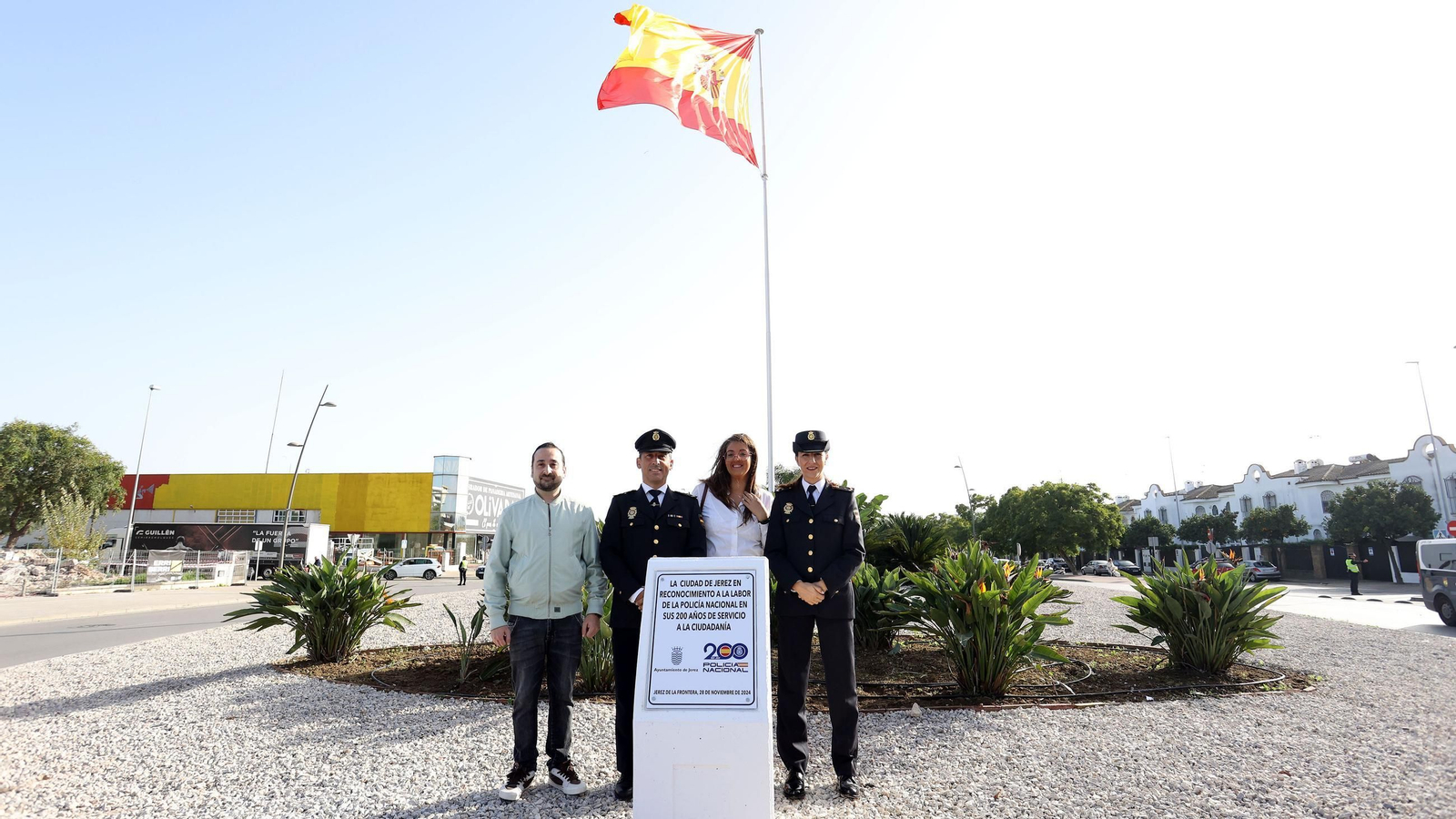 Imágenes de la inauguración de la rotonda de la Policía Nacional en Jerez