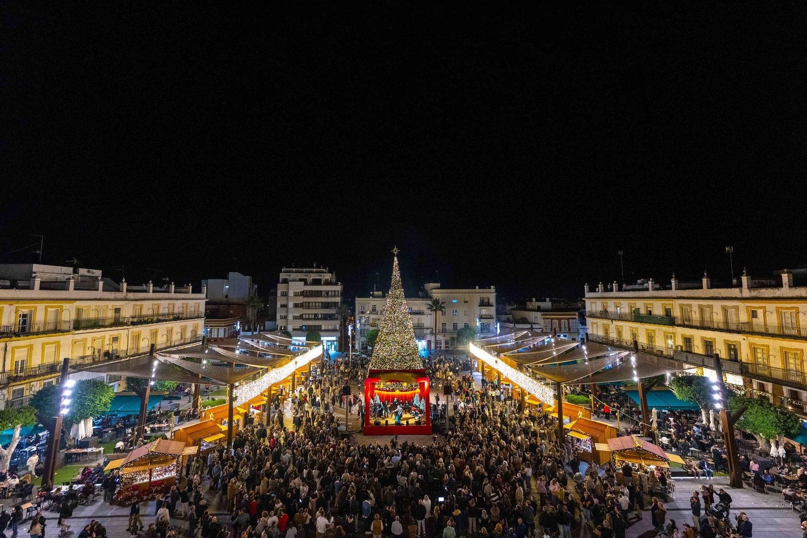 Zambomba celebrada en la plaza del Rey el pasado lunes