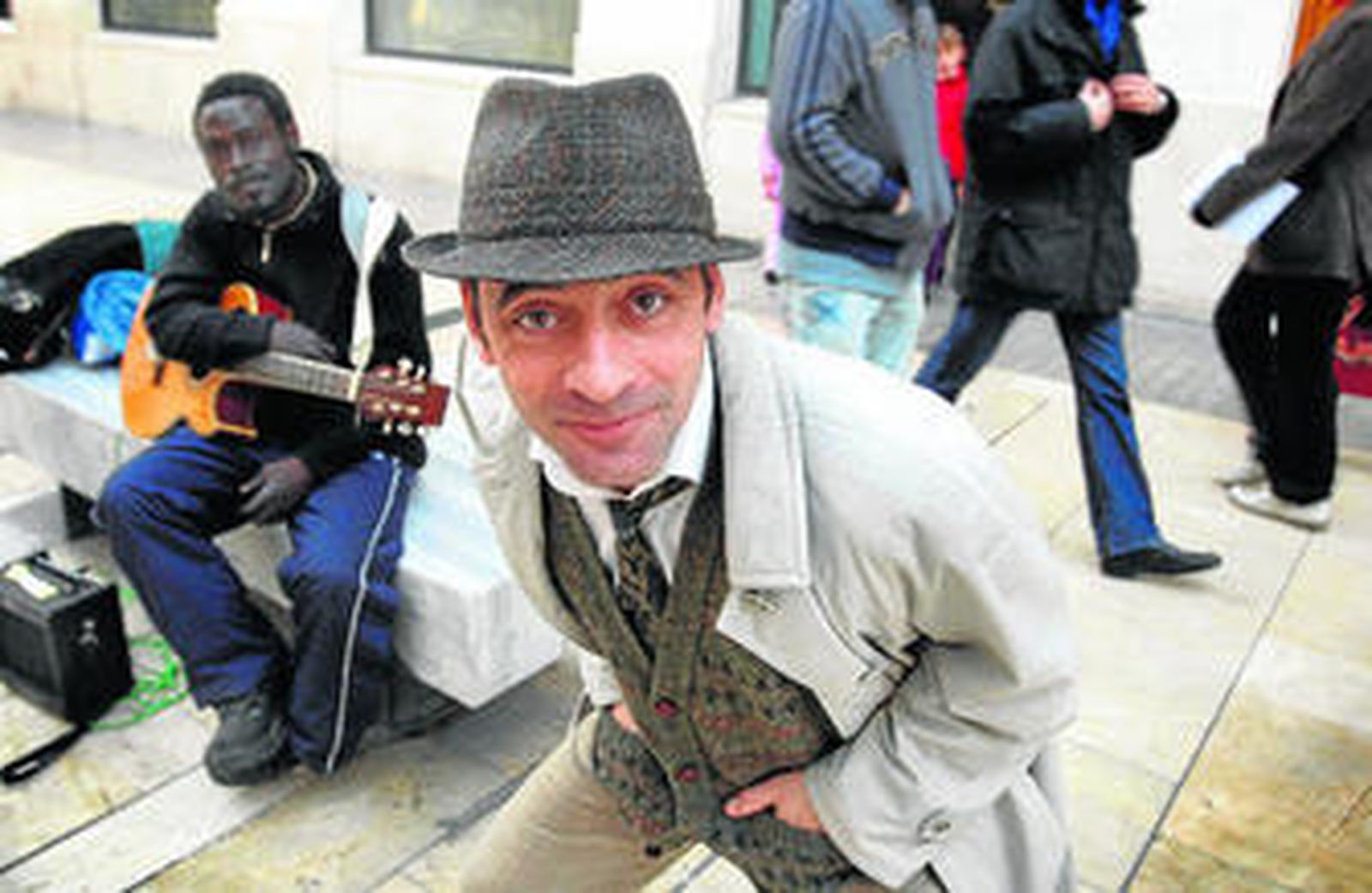 Toni Zenet, un hombre en la calle Larios.