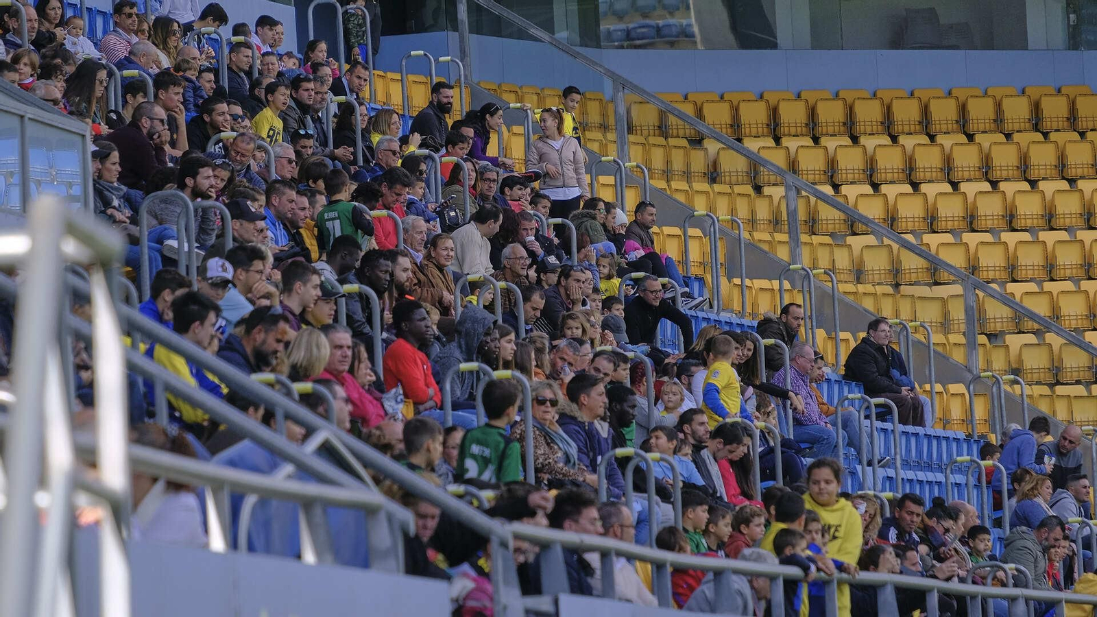 Partido de fútbol a beneficio de la Asociación de Reyes Magos en Carranza