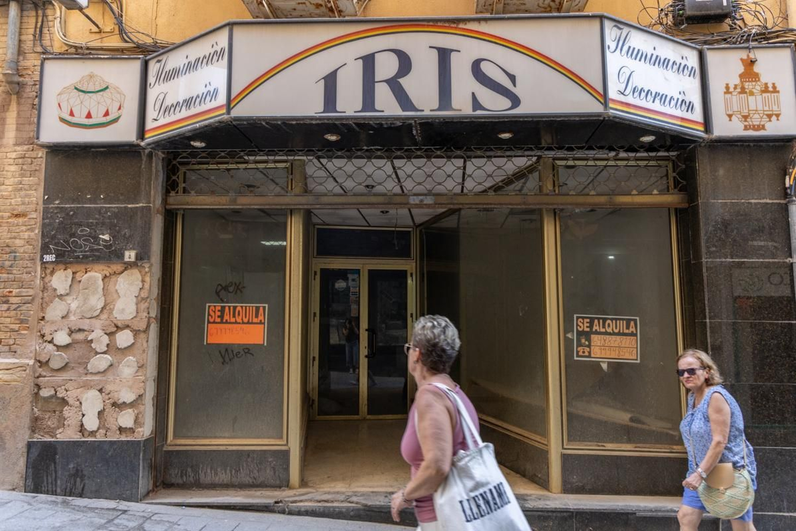 Locales vacíos en el centro de Jaén, en imágenes