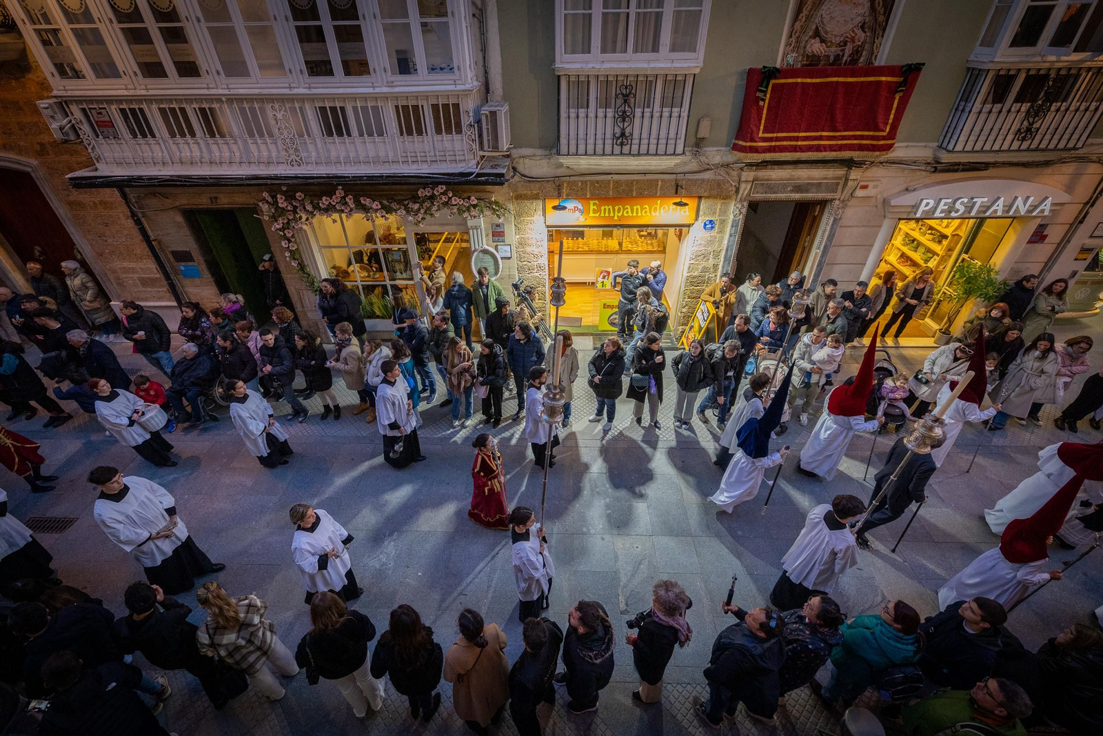 Las imágenes de la archicofradía de Ecce Homo en la Semana Santa de Cádiz de 2024