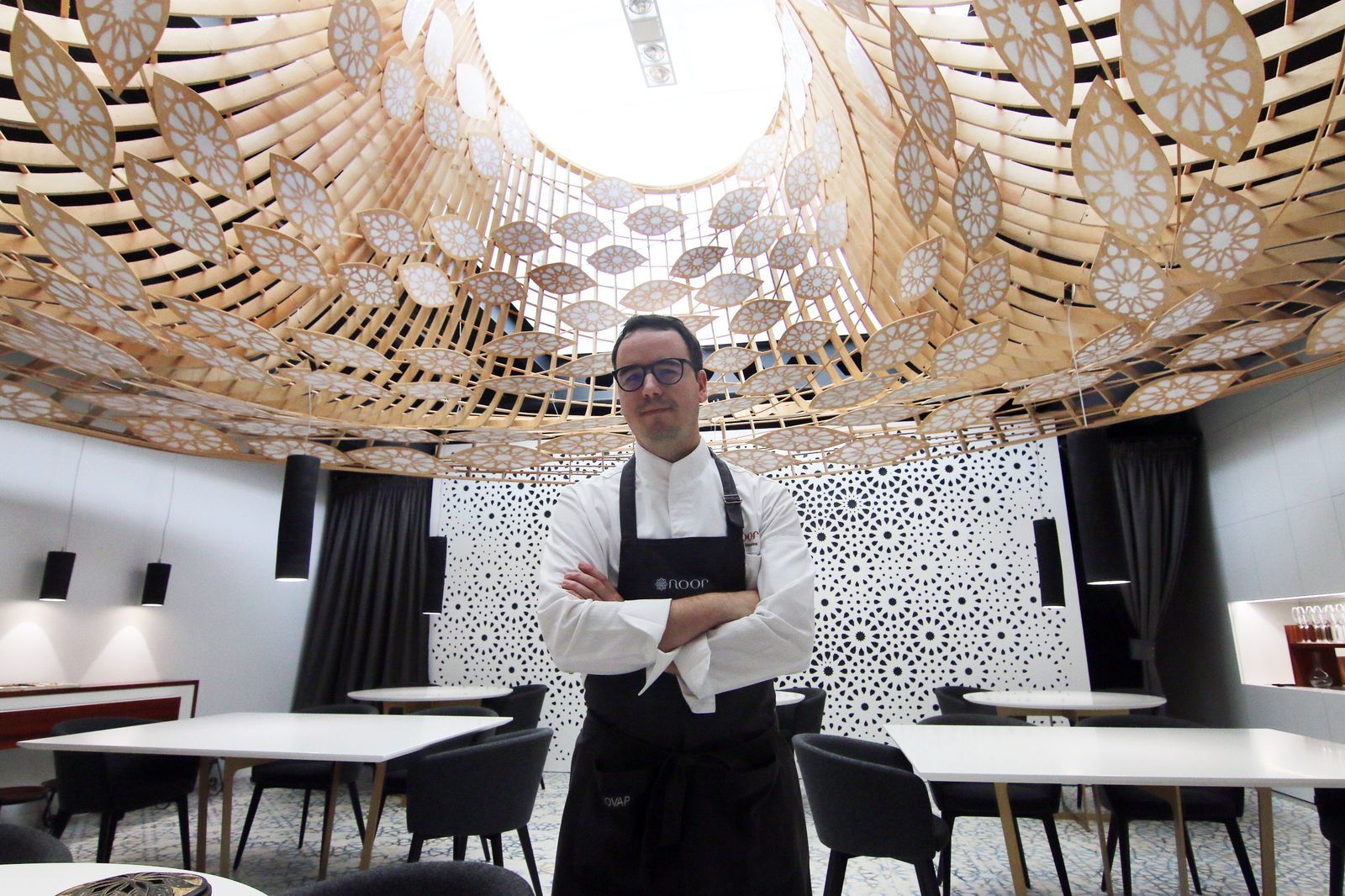 El chef Paco Morales en su restaurante Noor, ubicado en el barrio cordobés de Cañero.