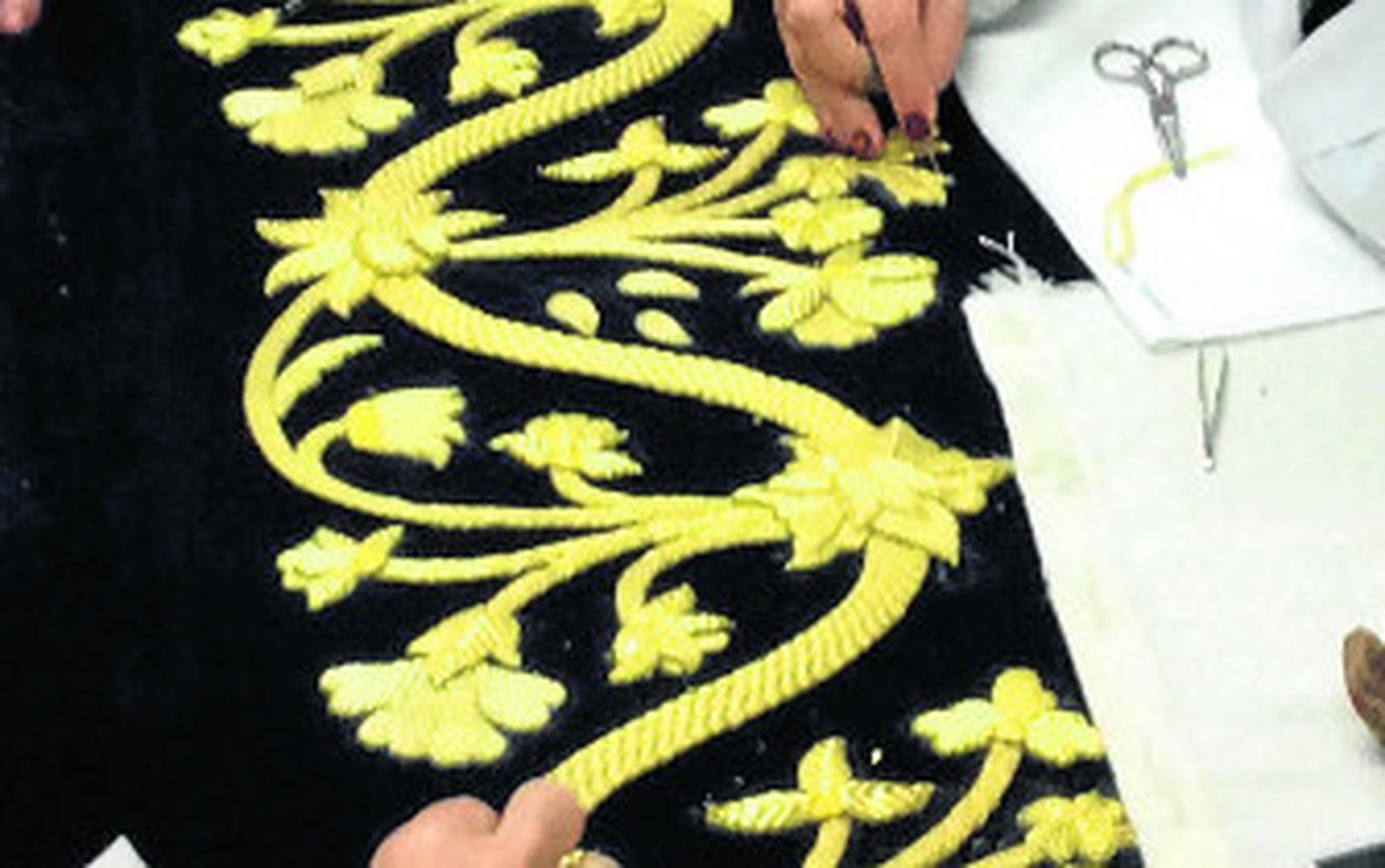 La Vera Cruz estrena este año los bordados del palio de Las Lágrimas