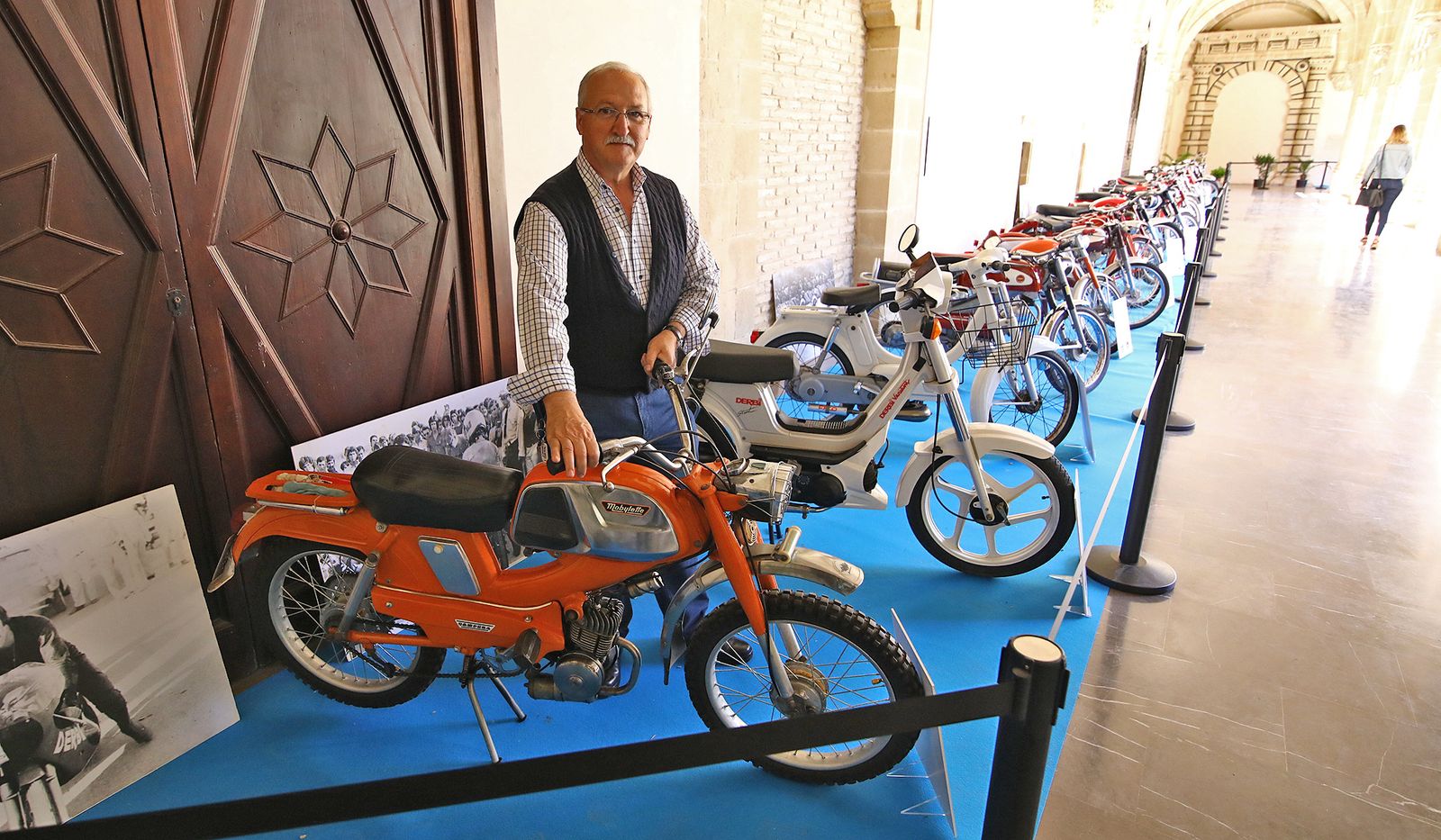 Imágenes de la ' Exposición de Motos Clásicas' en los Claustros