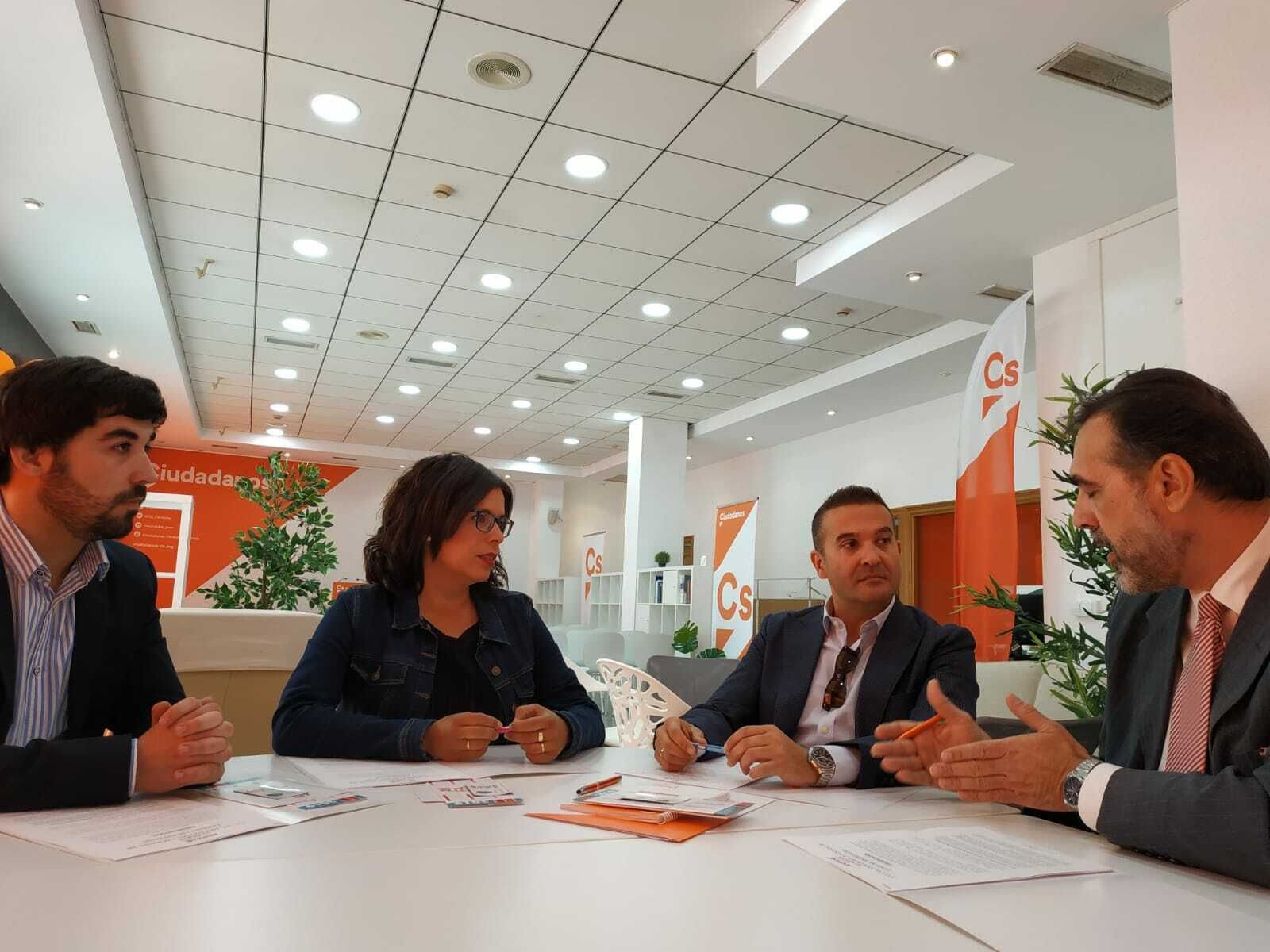 Marcial Gómez, con miembros de Anfane.