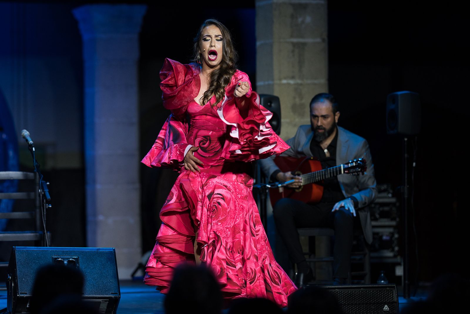 María Terremoto cantando en la bodega González Byass