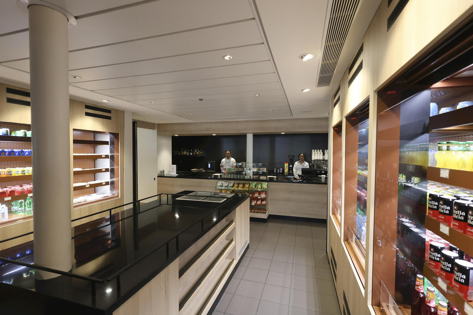 Así es el nuevo ferry ‘Rusadir’ que ha presentado Baleària en el puerto de Málaga.