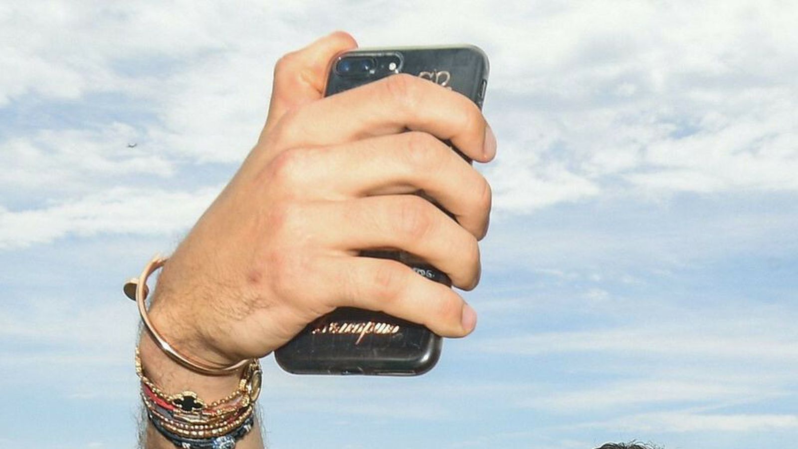 Un joven muerto y otro grave al caer de una altura de 12 metros mientras se hacían un selfie en Orihuela.