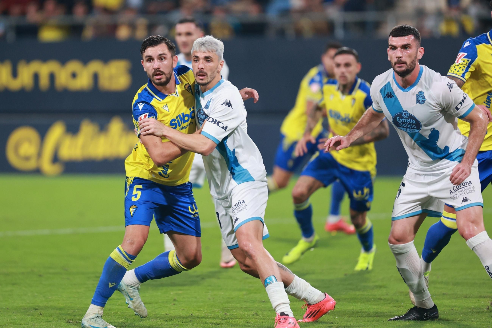 Búscate entre las imágenes del partido de fútbol entre Cádiz CF y Deportivo