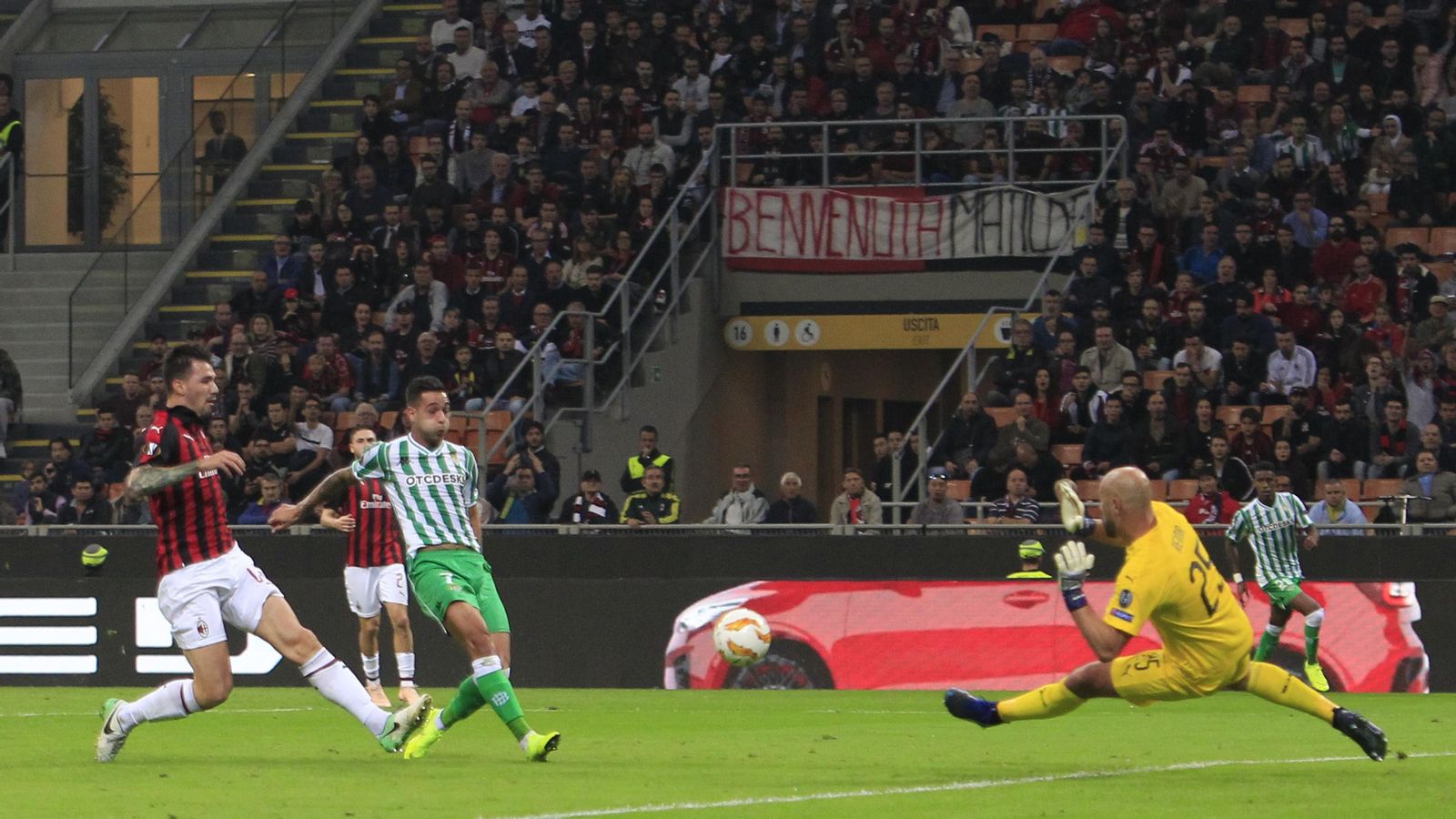 Acción en la que el Betis anotó un segundo gol, anulado por fuera de juego.