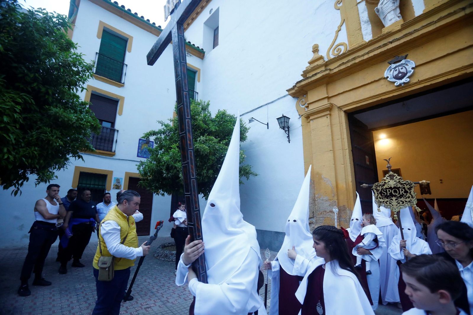 La procesión del Señor de la Salud de Puerta Nueva, en imágenes