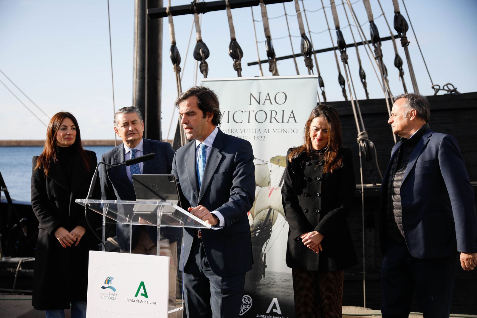 Imágenes de la visita del Consejero Antonio Sanz a la Nao Victoria