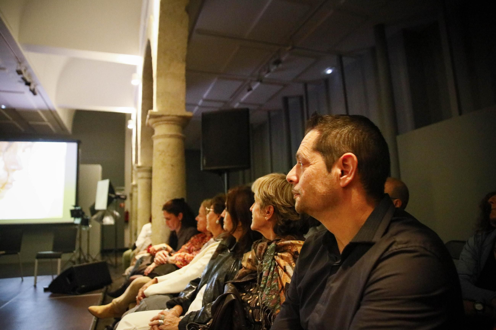 El Centro Andaluz de la Fotografía de Almería presenta el calendario 2025 con la actuación de la bailaora María Moreno, en imágenes